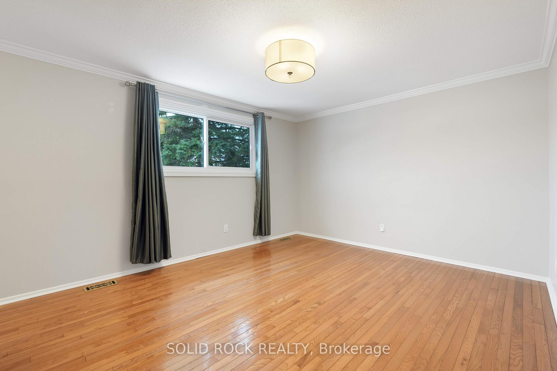 Photo 19 of 386 Vince Drive, Ottawa, Bilberry Creek/Queenswood Heights — HOMEH