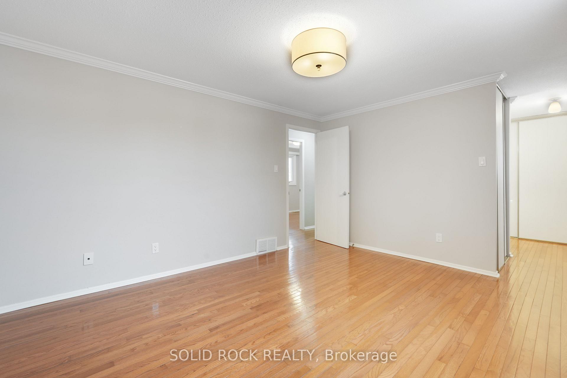 Photo 20 of 386 Vince Drive, Ottawa, Bilberry Creek/Queenswood Heights — HOMEH