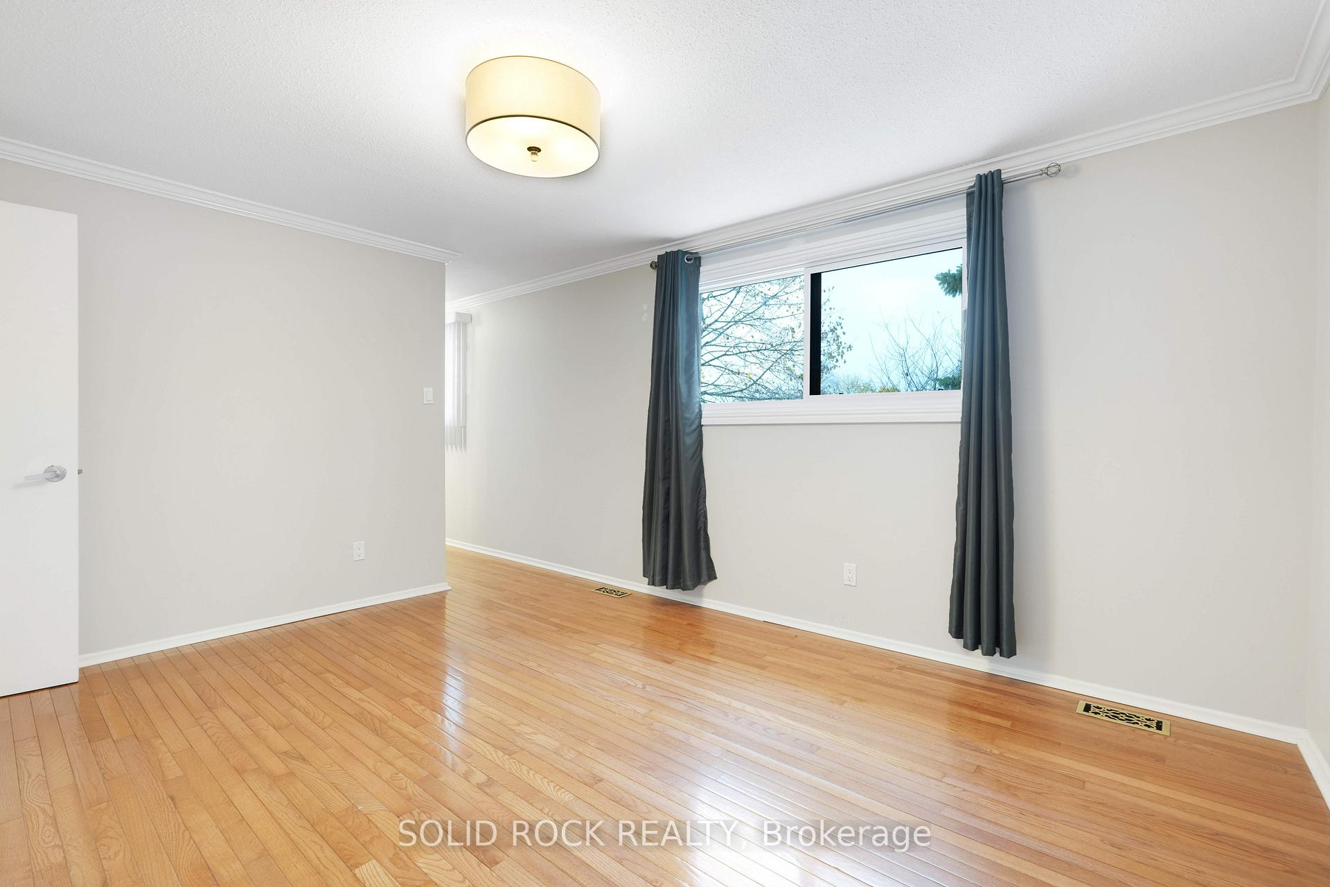 Photo 21 of 386 Vince Drive, Ottawa, Bilberry Creek/Queenswood Heights — HOMEH