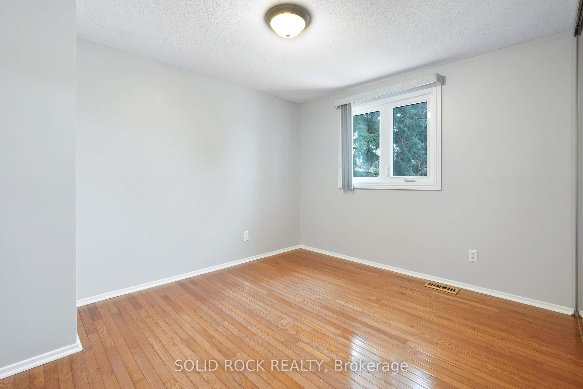 Photo 25 of 386 Vince Drive, Ottawa, Bilberry Creek/Queenswood Heights — HOMEH