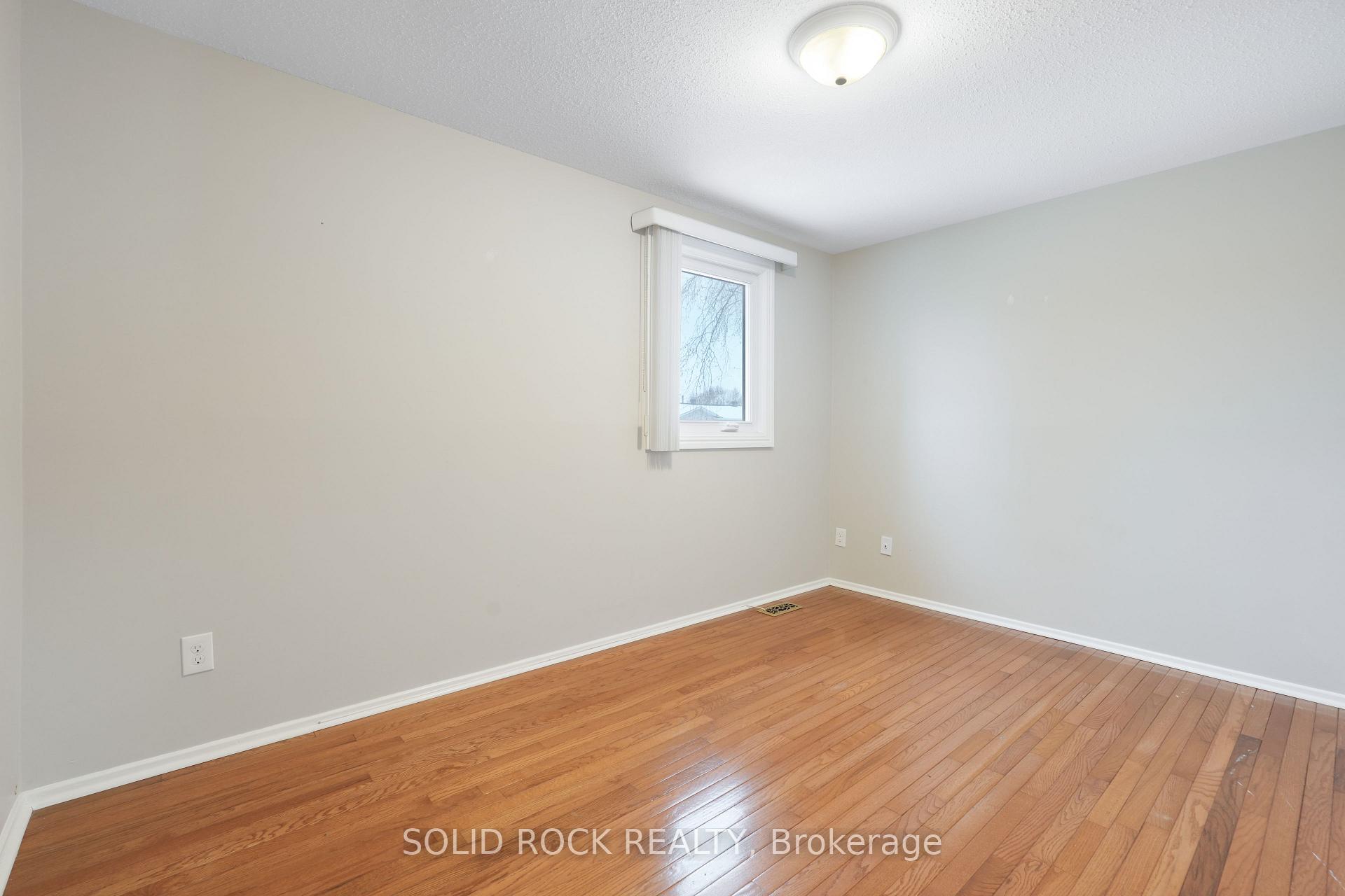 Photo 27 of 386 Vince Drive, Ottawa, Bilberry Creek/Queenswood Heights — HOMEH