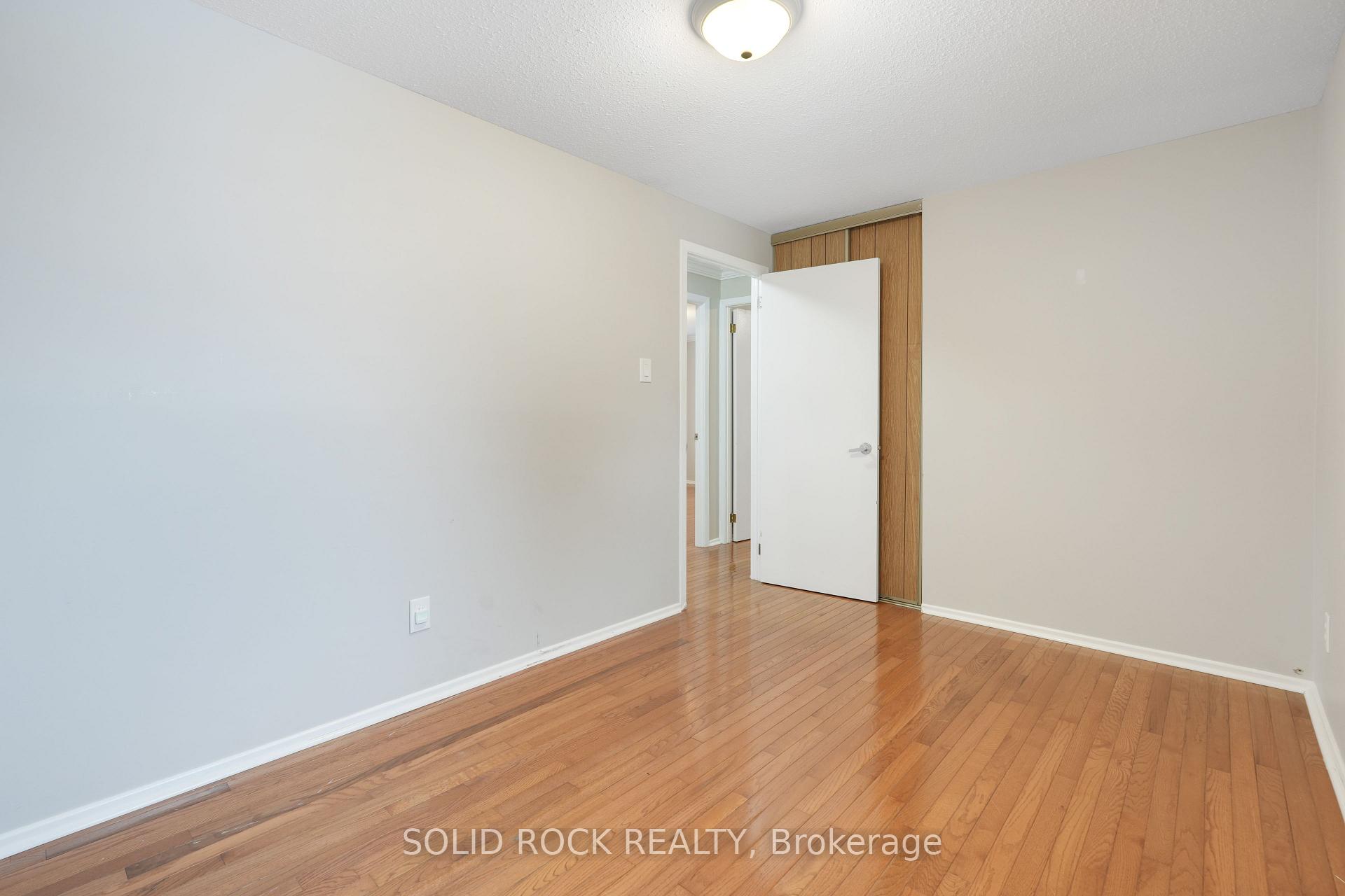 Photo 28 of 386 Vince Drive, Ottawa, Bilberry Creek/Queenswood Heights — HOMEH