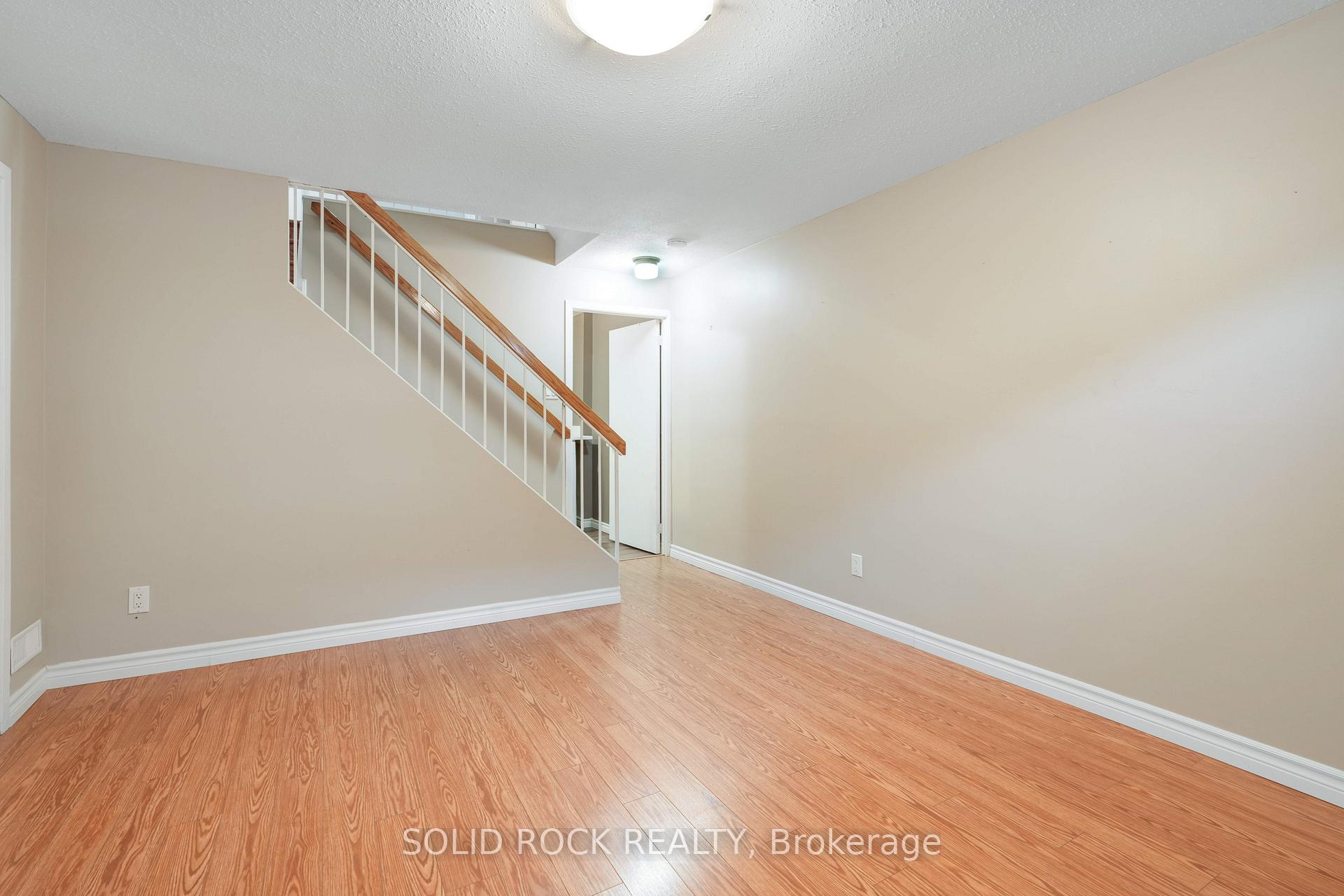Photo 30 of 386 Vince Drive, Ottawa, Bilberry Creek/Queenswood Heights — HOMEH