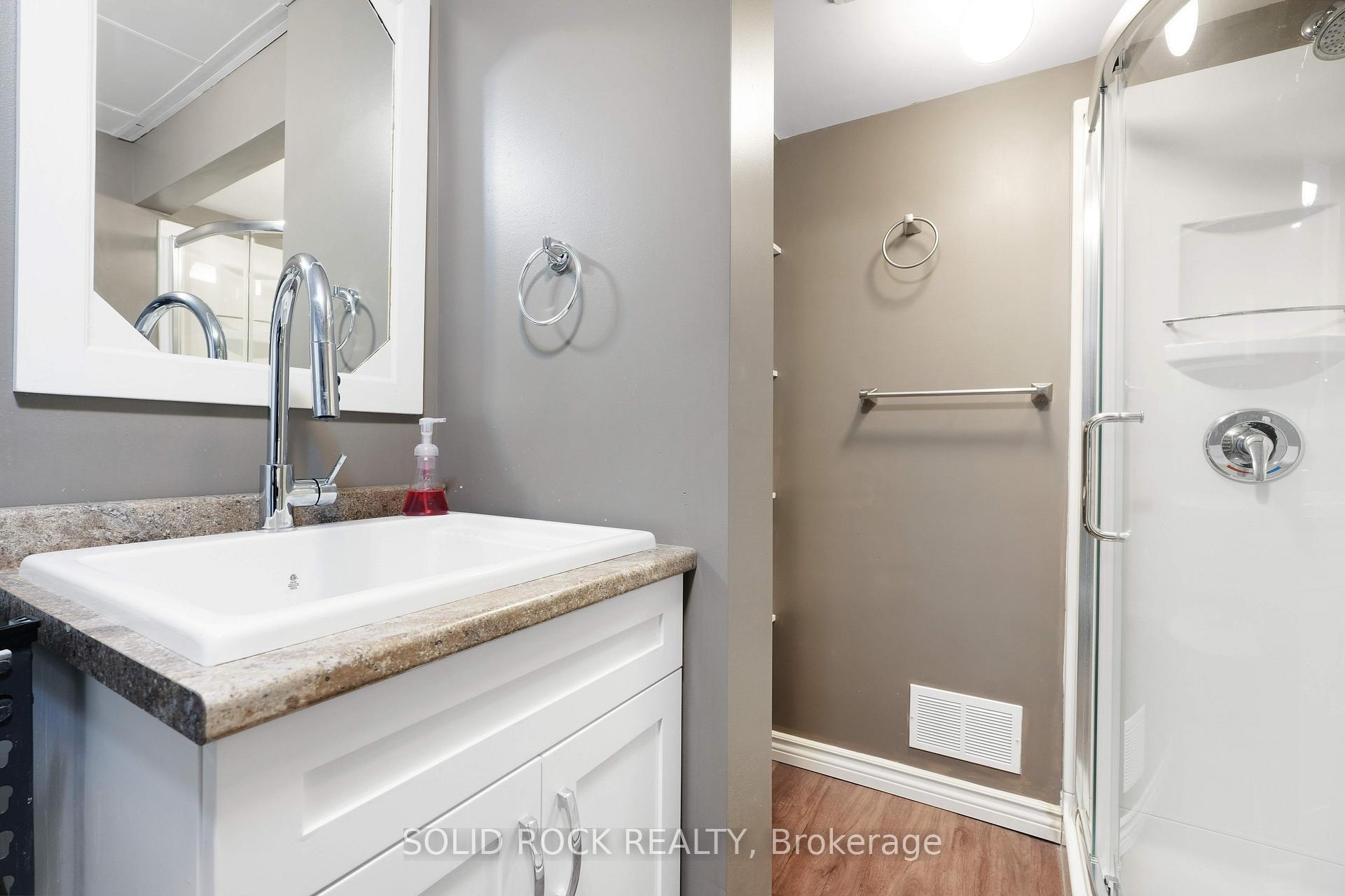 Photo 32 of 386 Vince Drive, Ottawa, Bilberry Creek/Queenswood Heights — HOMEH