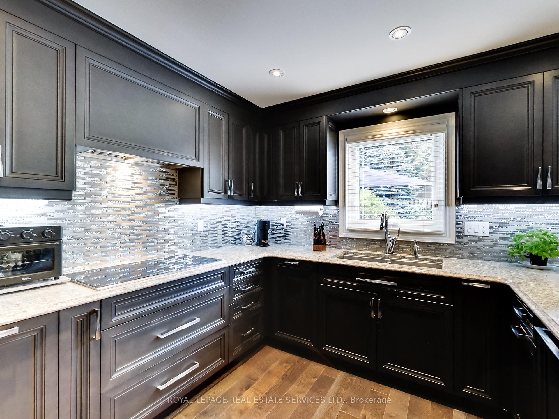 Photo 6 of 3506 Pintail Circle, Mississauga, Lisgar — HOMEH