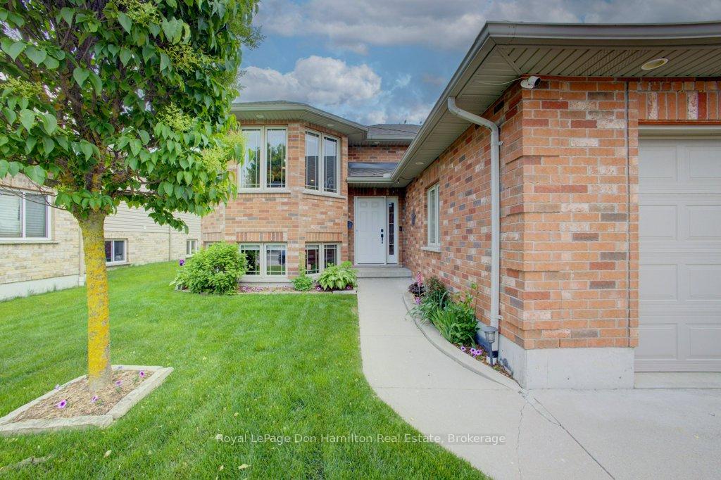 Photo 3 of 160 Armstrong Street W, North Perth, Listowel — HOMEH