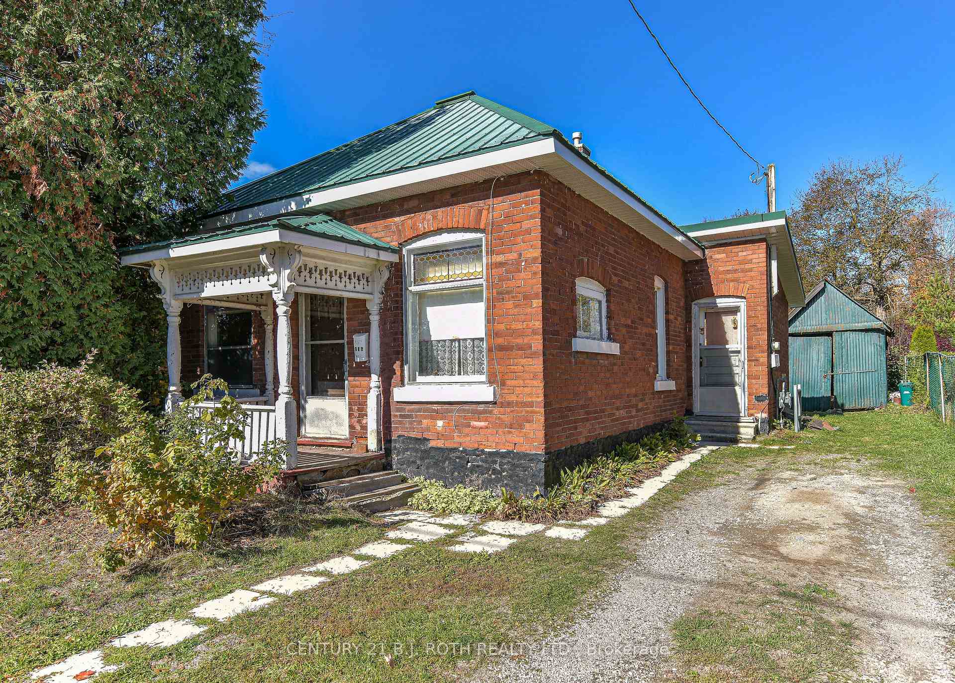 Photo 2 of 136 Coldwater Road W, Orillia — HOMEH