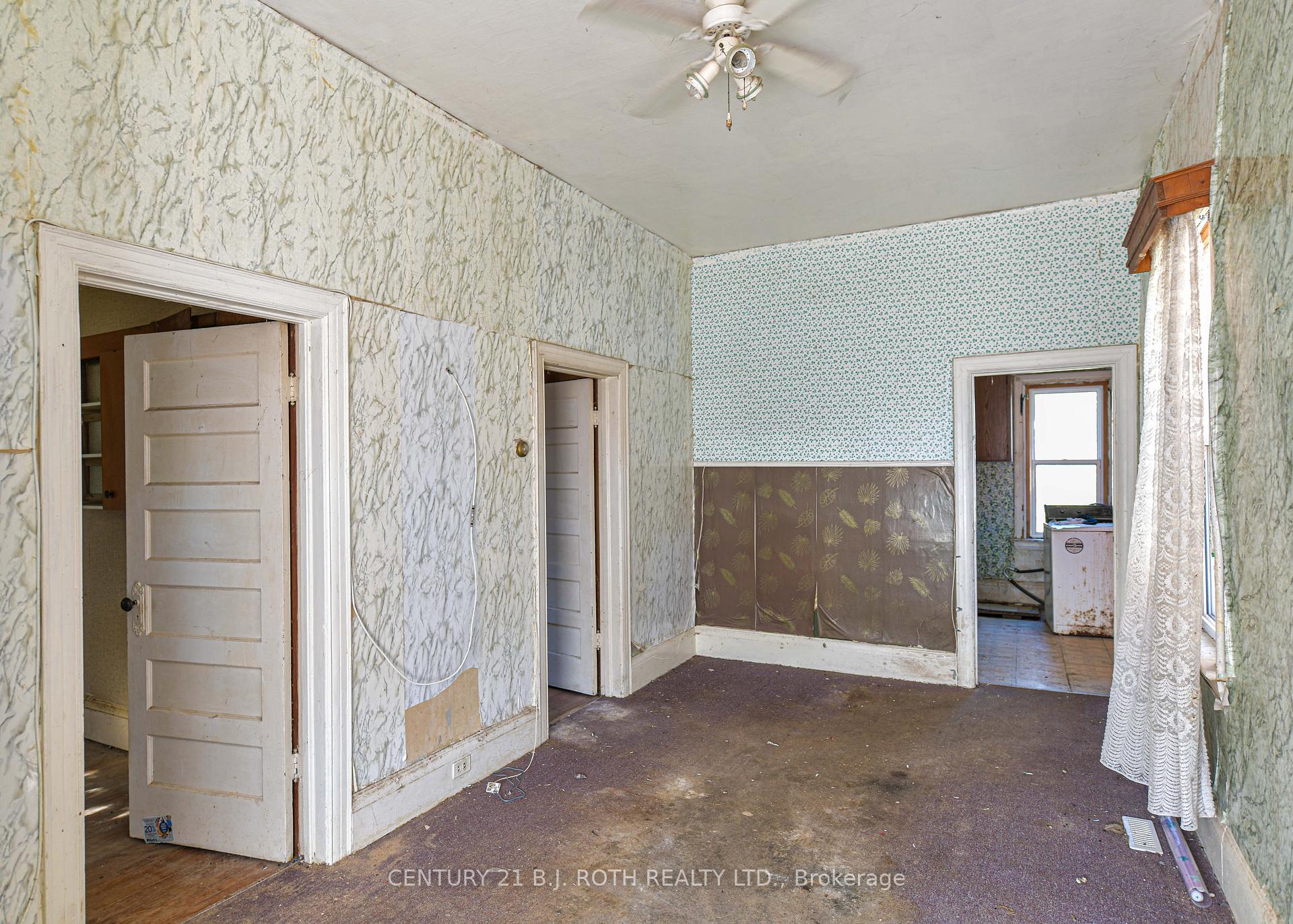Photo 6 of 136 Coldwater Road W, Orillia — HOMEH