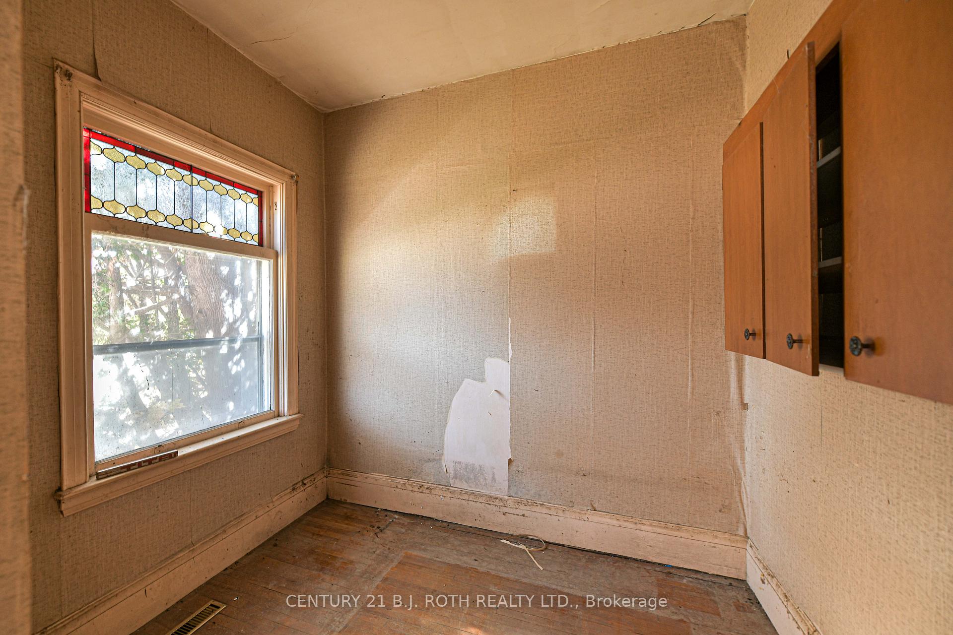 Photo 7 of 136 Coldwater Road W, Orillia — HOMEH