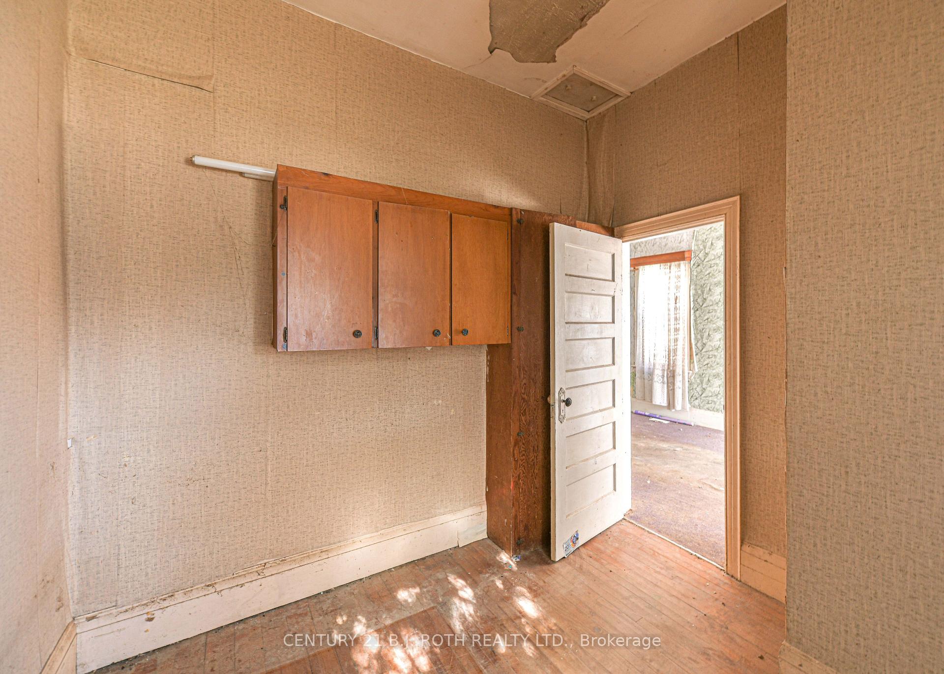 Photo 10 of 136 Coldwater Road W, Orillia — HOMEH