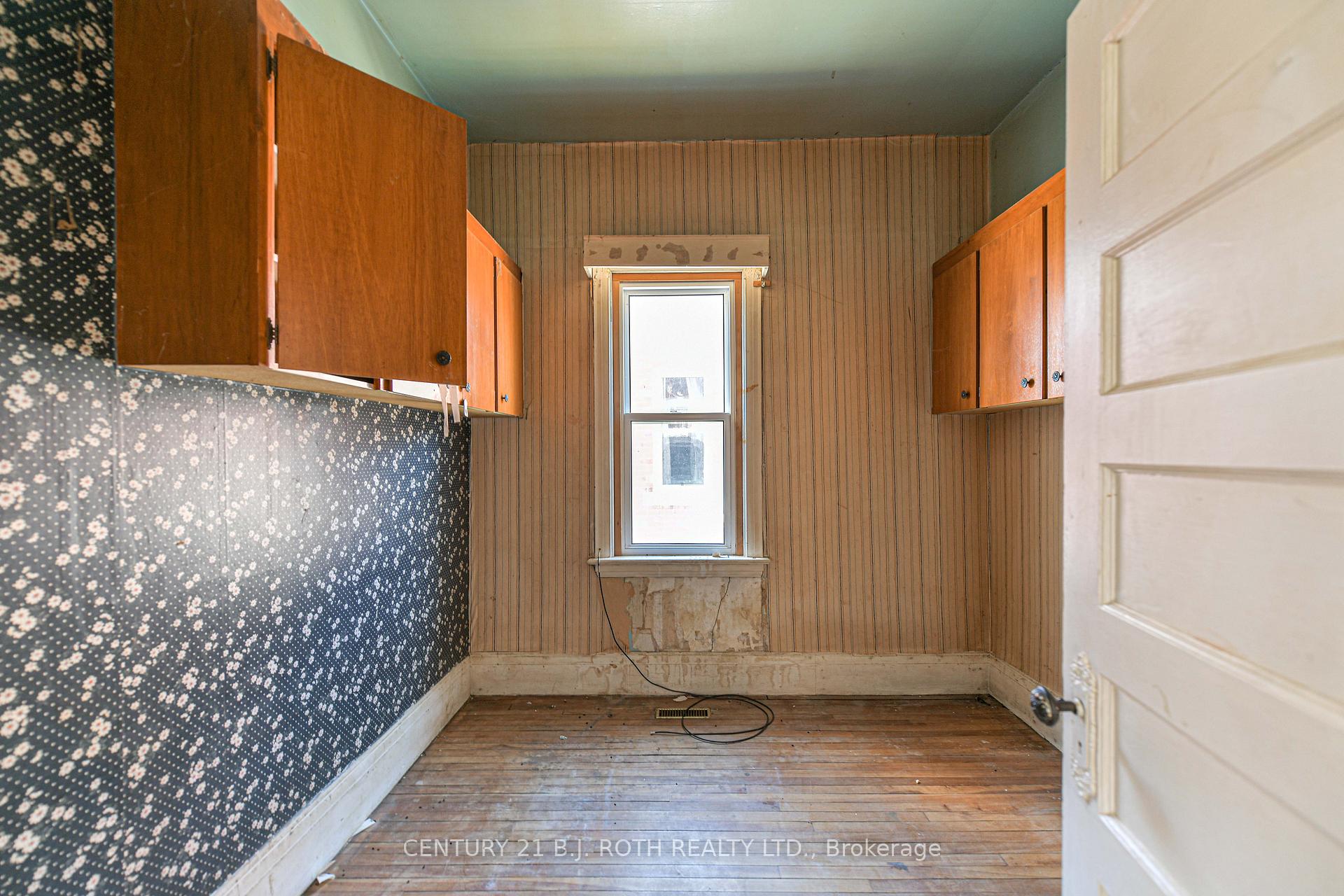 Photo 11 of 136 Coldwater Road W, Orillia — HOMEH