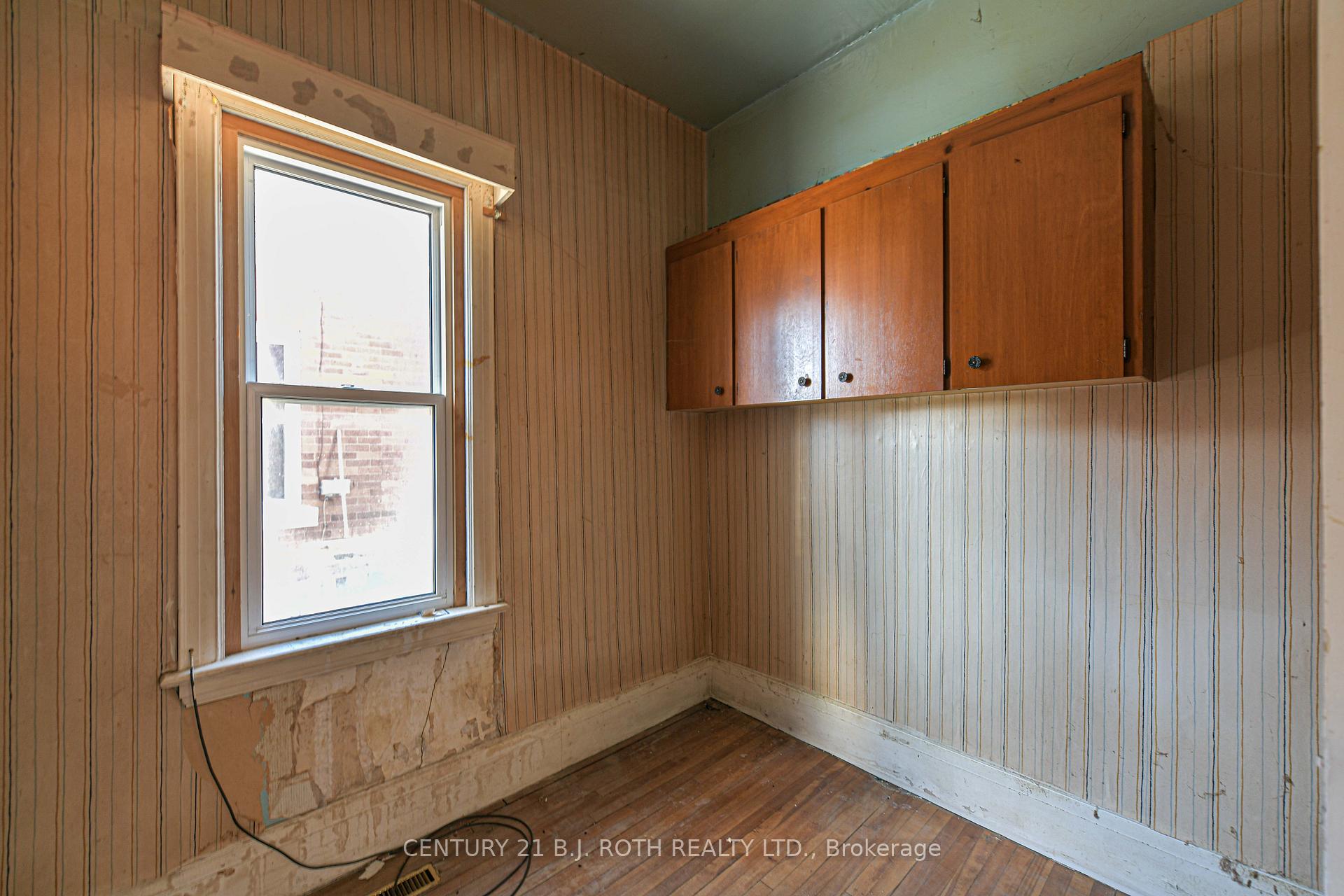 Photo 12 of 136 Coldwater Road W, Orillia — HOMEH