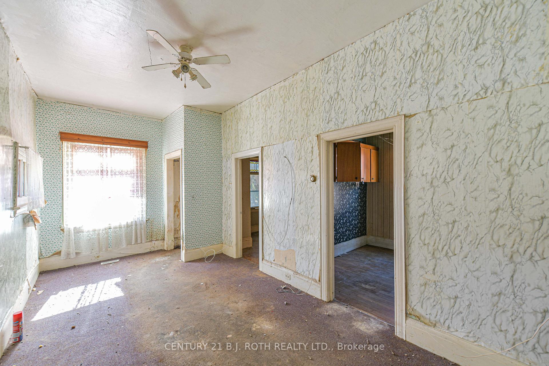 Photo 15 of 136 Coldwater Road W, Orillia — HOMEH