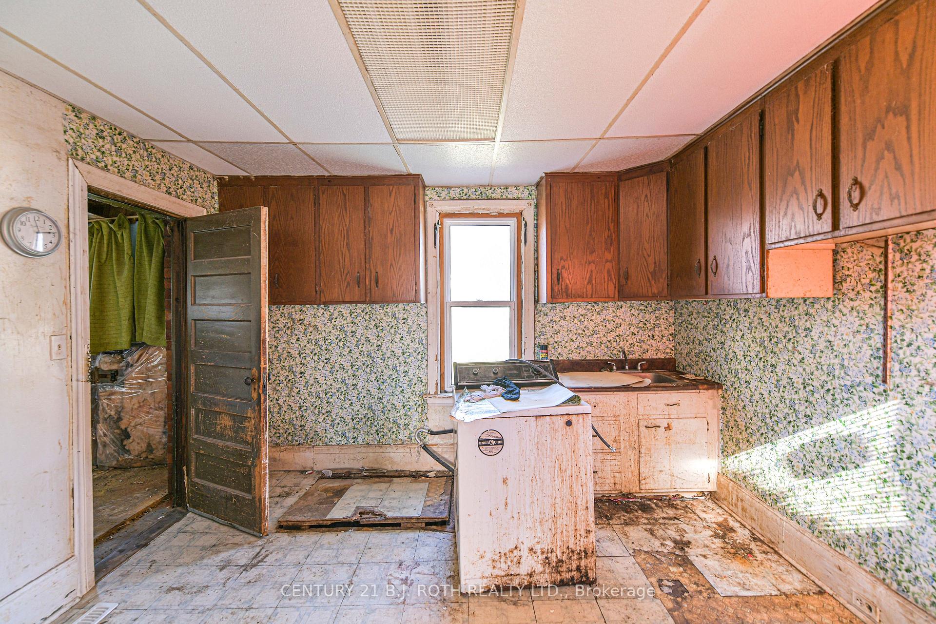 Photo 16 of 136 Coldwater Road W, Orillia — HOMEH