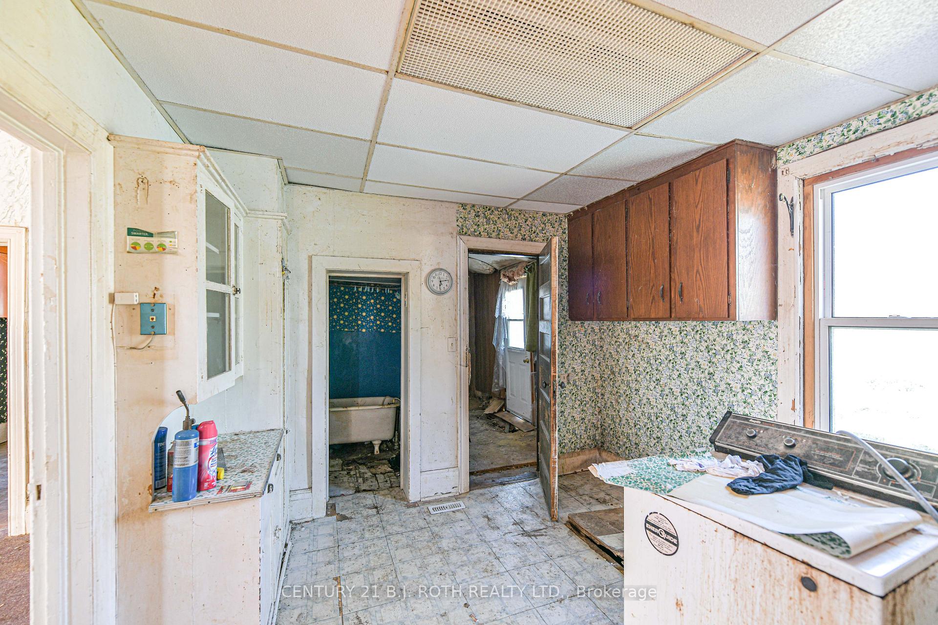 Photo 17 of 136 Coldwater Road W, Orillia — HOMEH