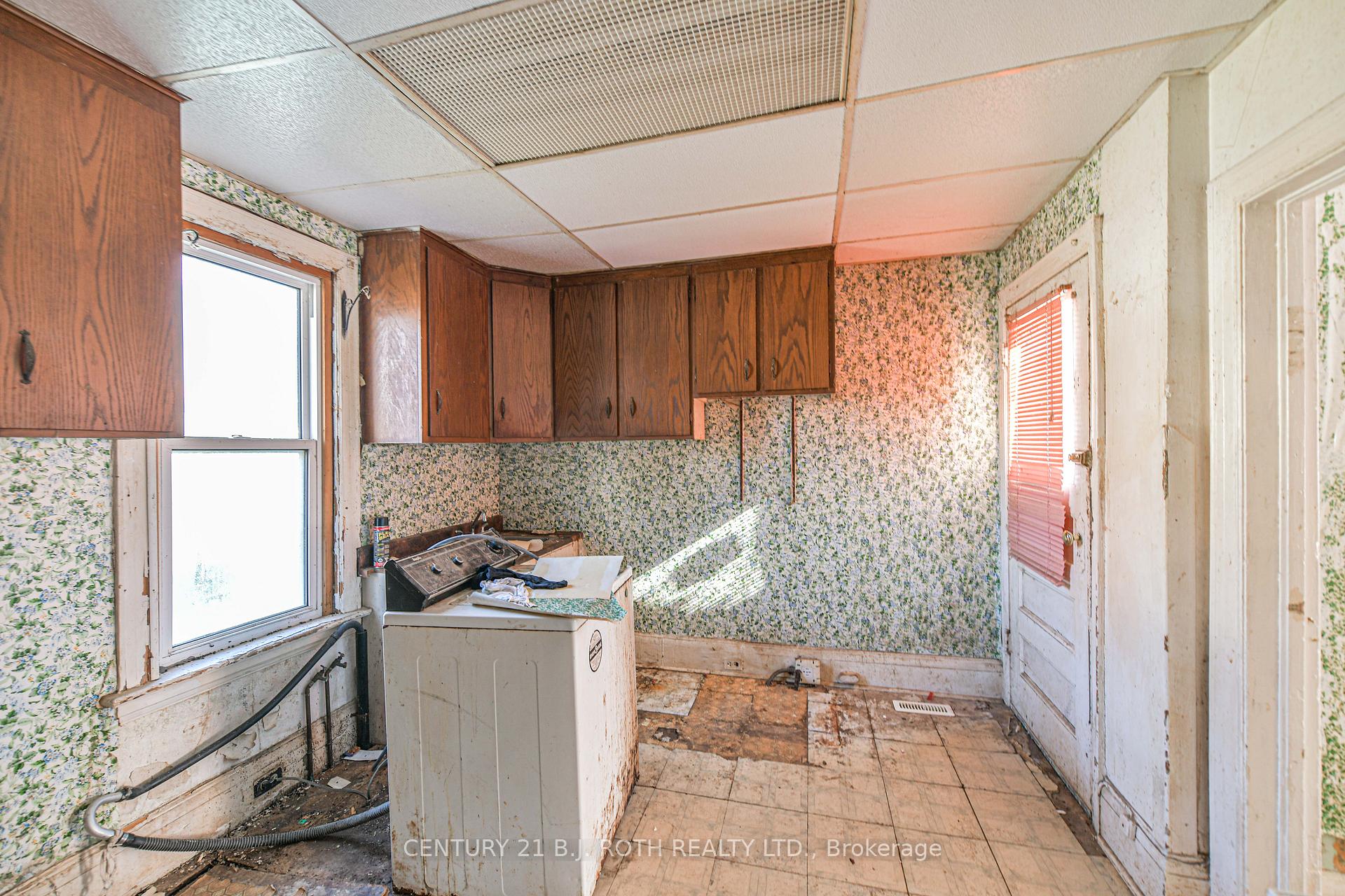 Photo 19 of 136 Coldwater Road W, Orillia — HOMEH