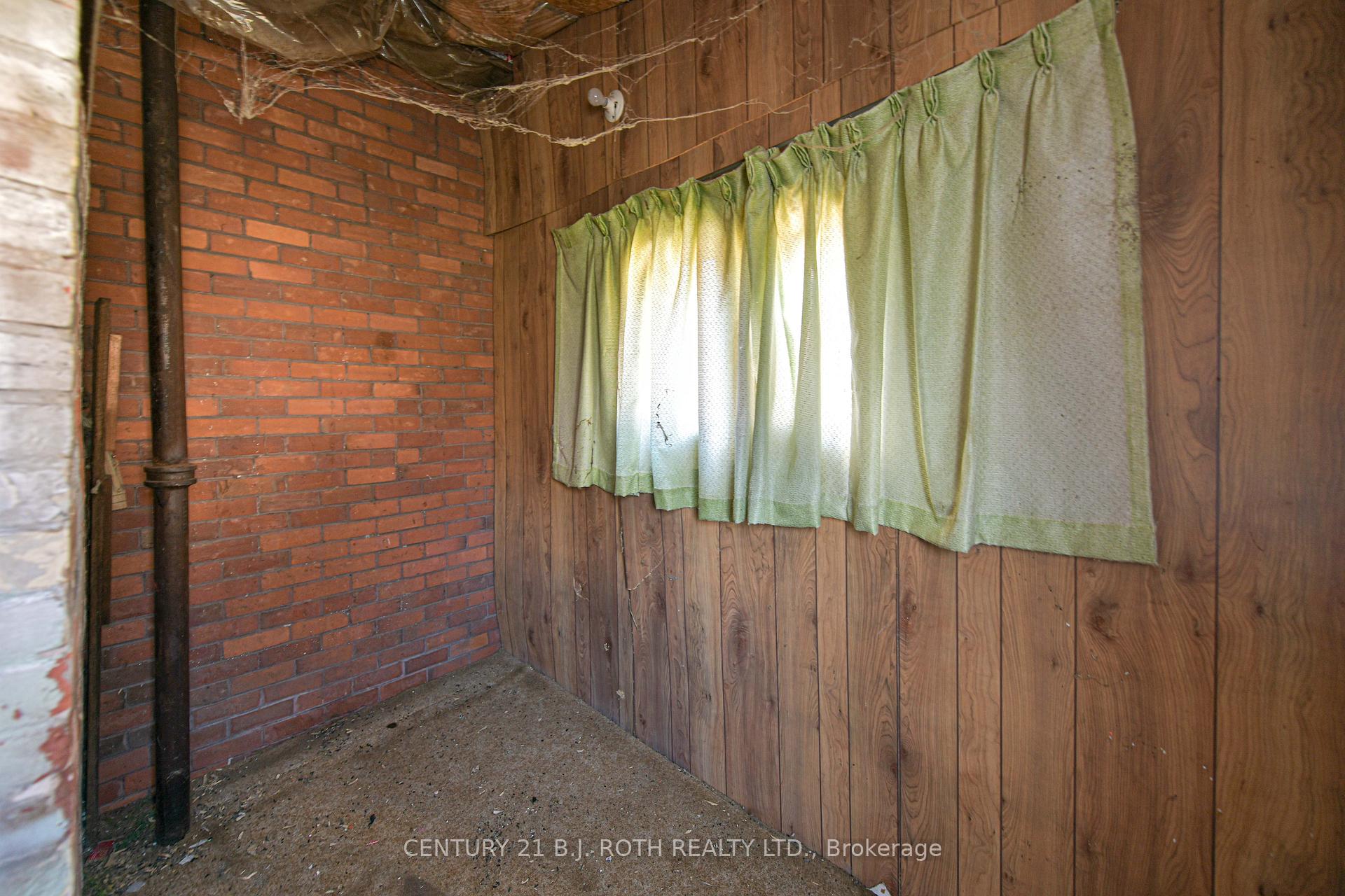 Photo 21 of 136 Coldwater Road W, Orillia — HOMEH