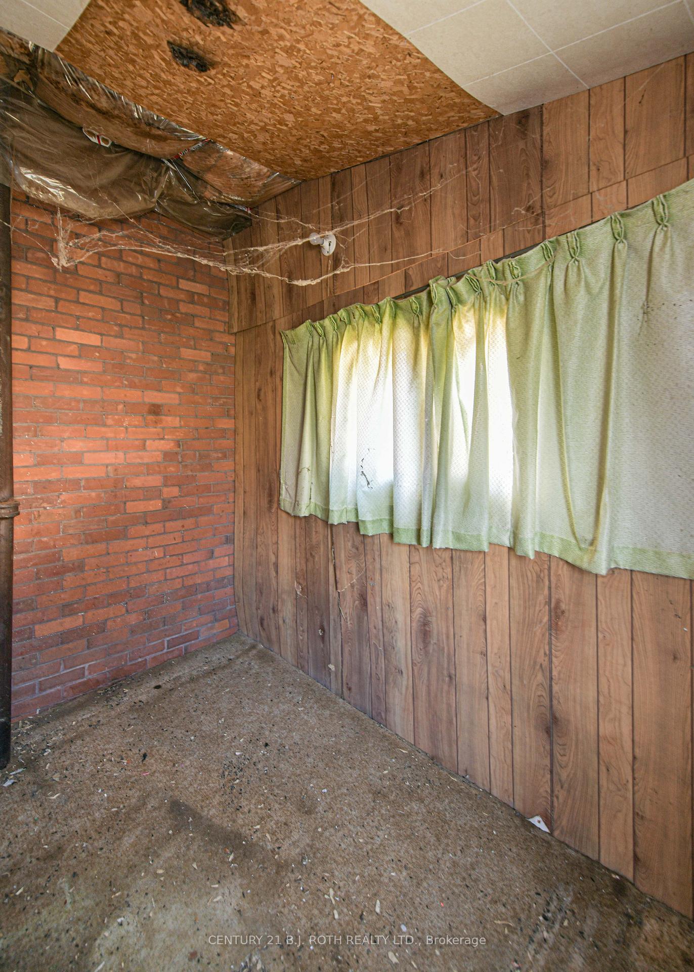 Photo 22 of 136 Coldwater Road W, Orillia — HOMEH