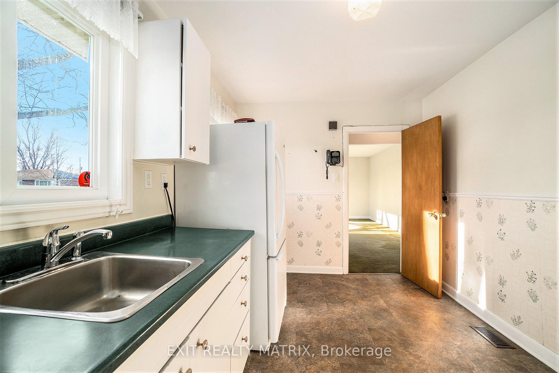 Photo 7 of 629 Gardenvale Road, Ottawa, Castle Heights/Rideau High — HOMEH
