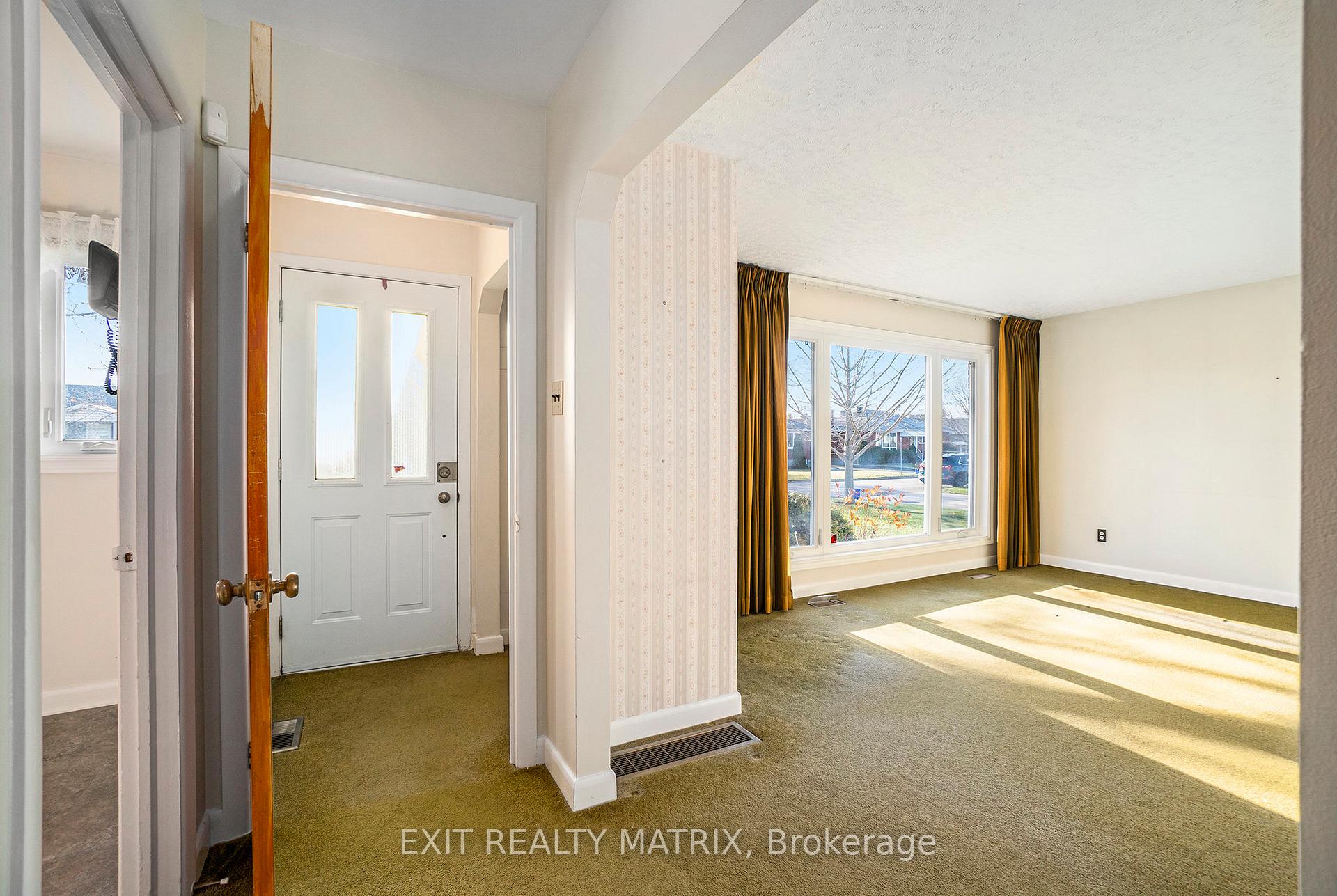 Photo 8 of 629 Gardenvale Road, Ottawa, Castle Heights/Rideau High — HOMEH