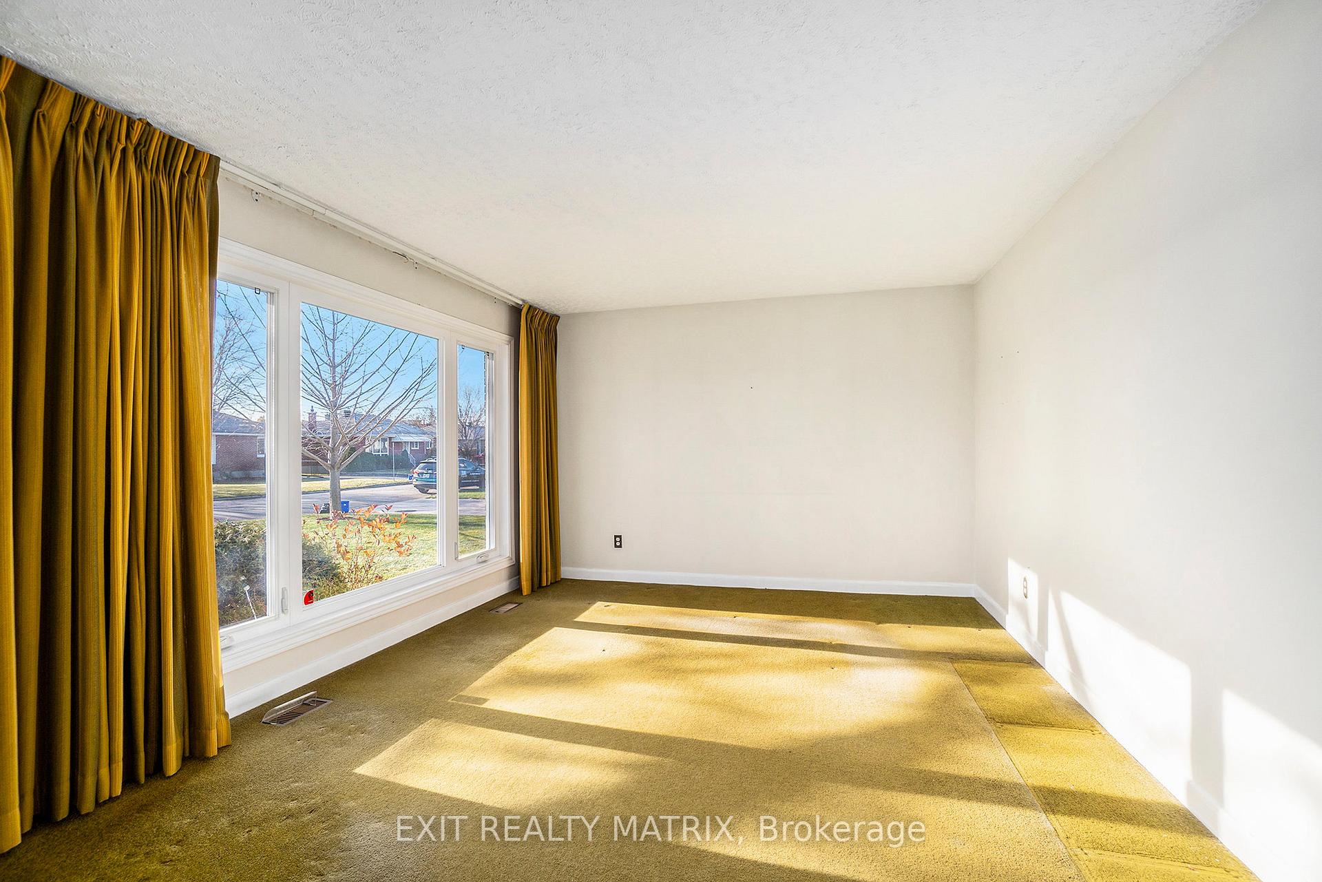 Photo 10 of 629 Gardenvale Road, Ottawa, Castle Heights/Rideau High — HOMEH