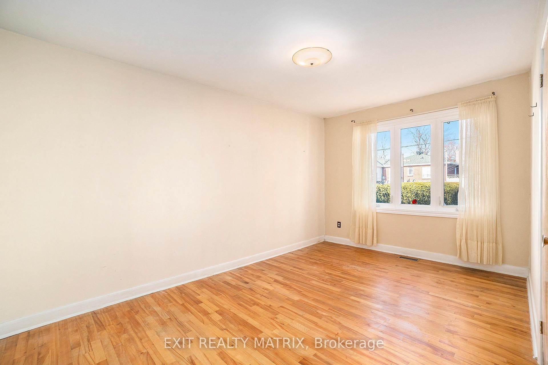 Photo 14 of 629 Gardenvale Road, Ottawa, Castle Heights/Rideau High — HOMEH