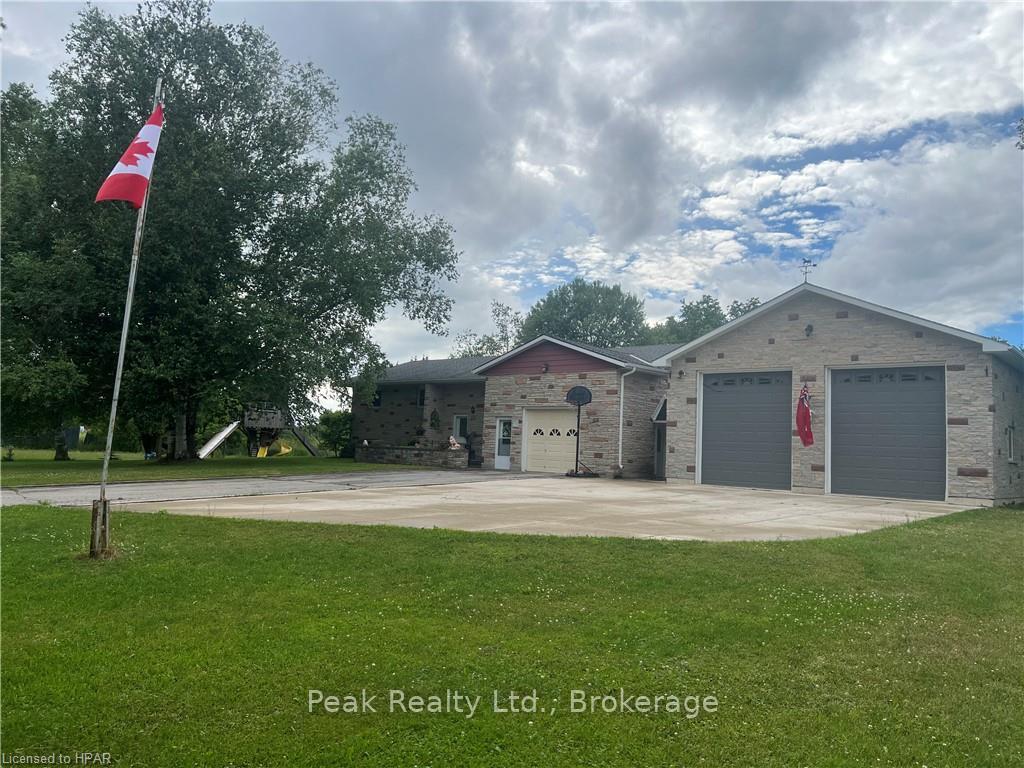 Photo 5 of 734 Josephine Street N, North Huron, Wingham — HOMEH