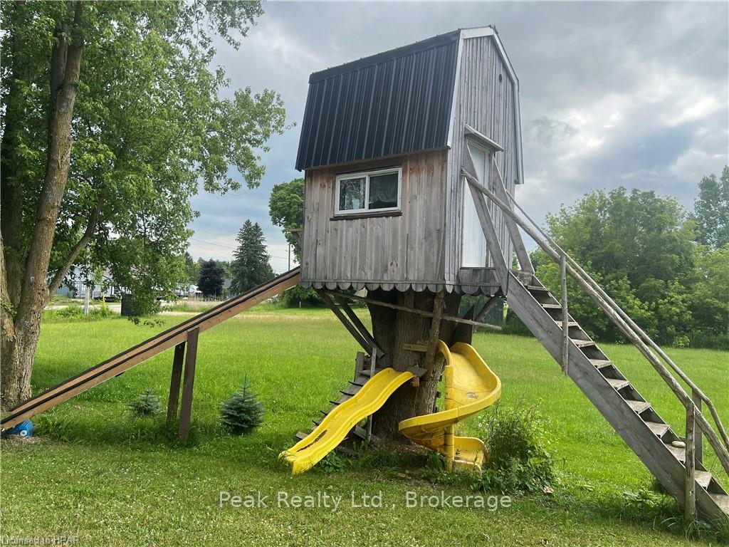 Photo 12 of 734 Josephine Street N, North Huron, Wingham — HOMEH