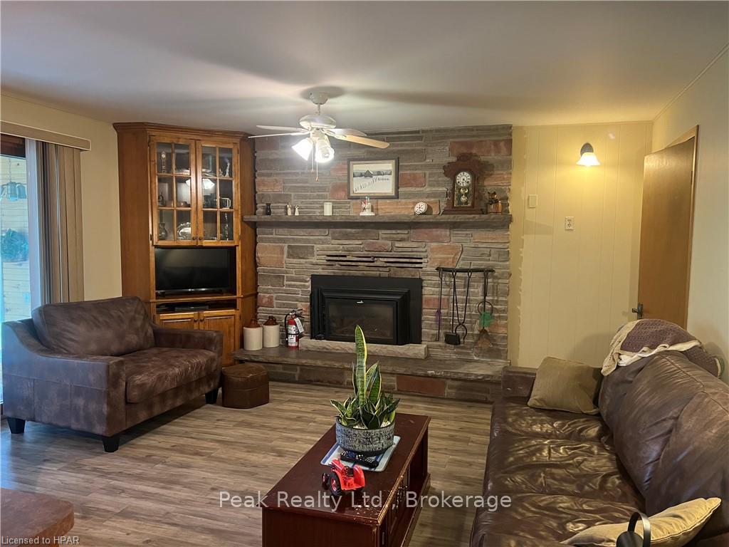 Photo 37 of 734 Josephine Street N, North Huron, Wingham — HOMEH