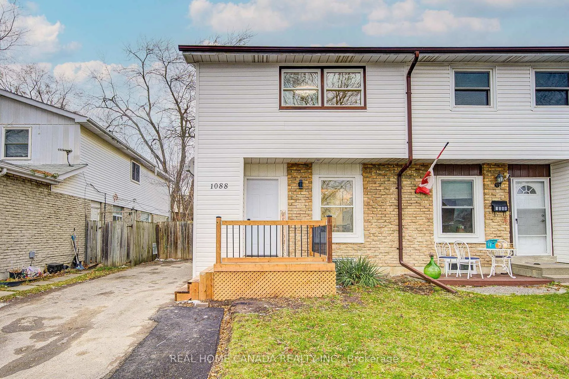 Photo 2 of 1088 Venus Crescent, Oshawa, Lakeview — HOMEH