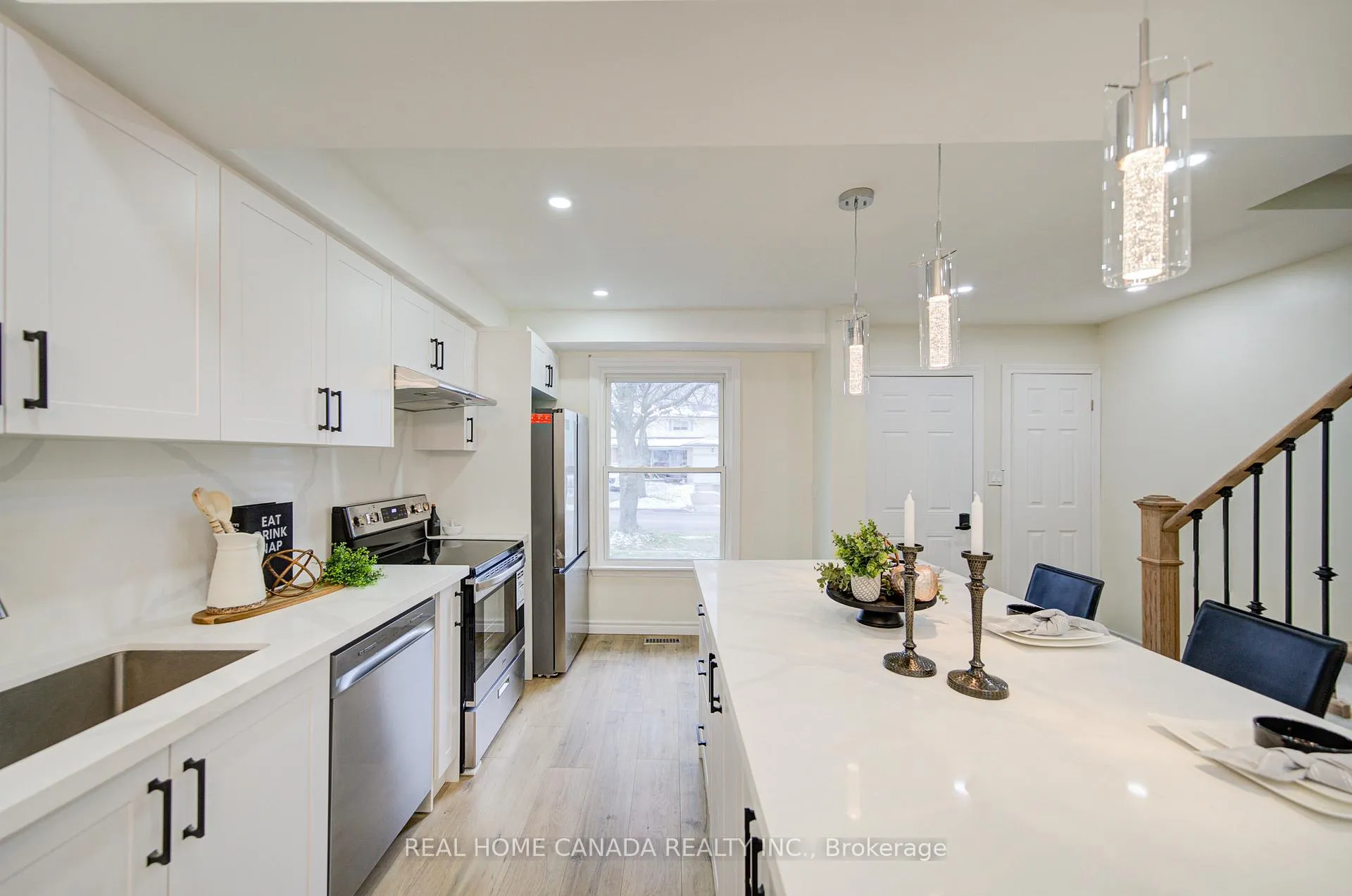 Photo 13 of 1088 Venus Crescent, Oshawa, Lakeview — HOMEH