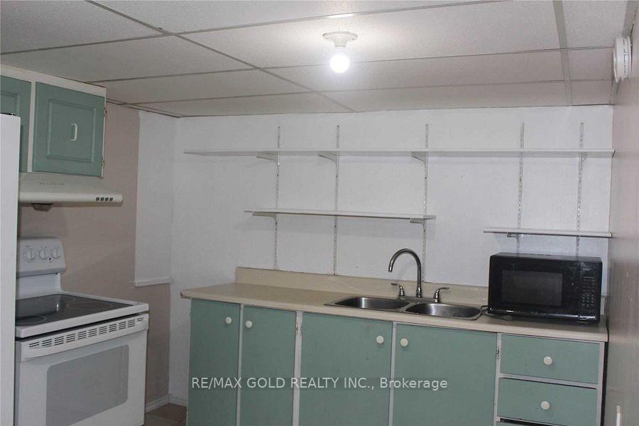 Photo 3 of Unit Lower, 304 Wallenberg Crescent, Mississauga, Creditview — HOMEH