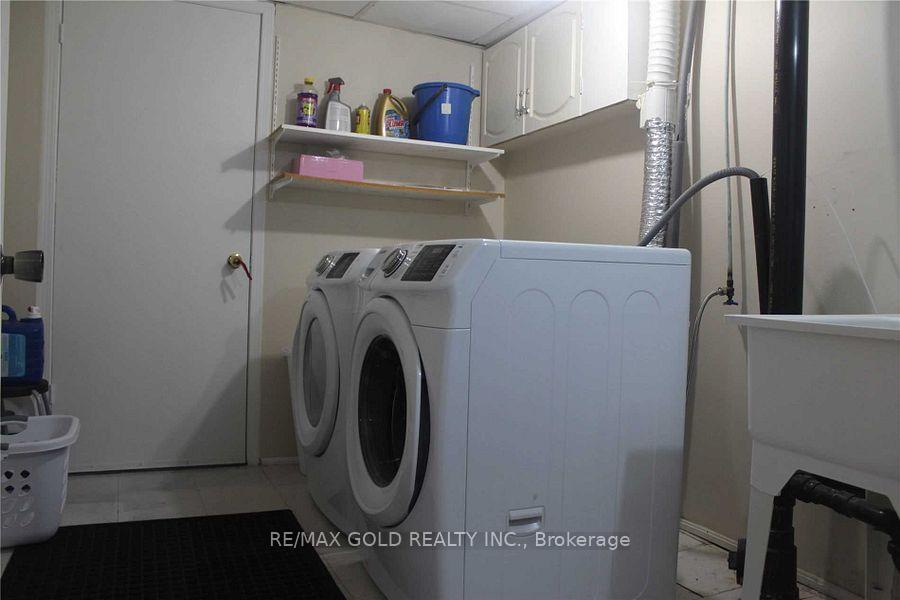 Photo 4 of Unit Lower, 304 Wallenberg Crescent, Mississauga, Creditview — HOMEH
