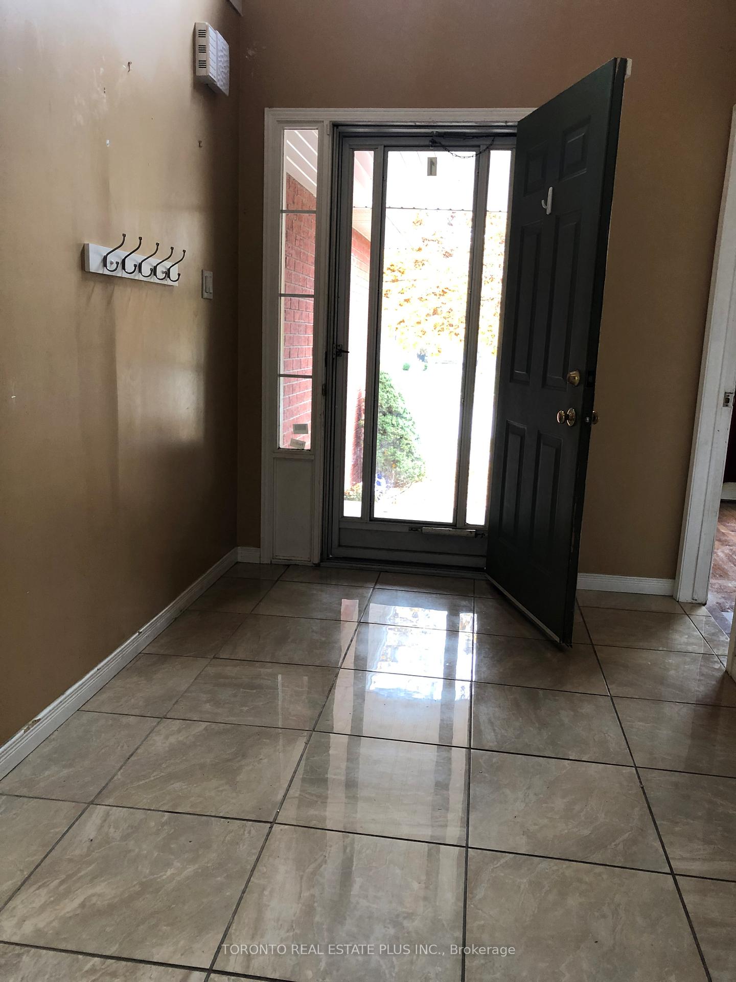 Photo 3 of 3188 Monarch Drive, Orillia — HOMEH