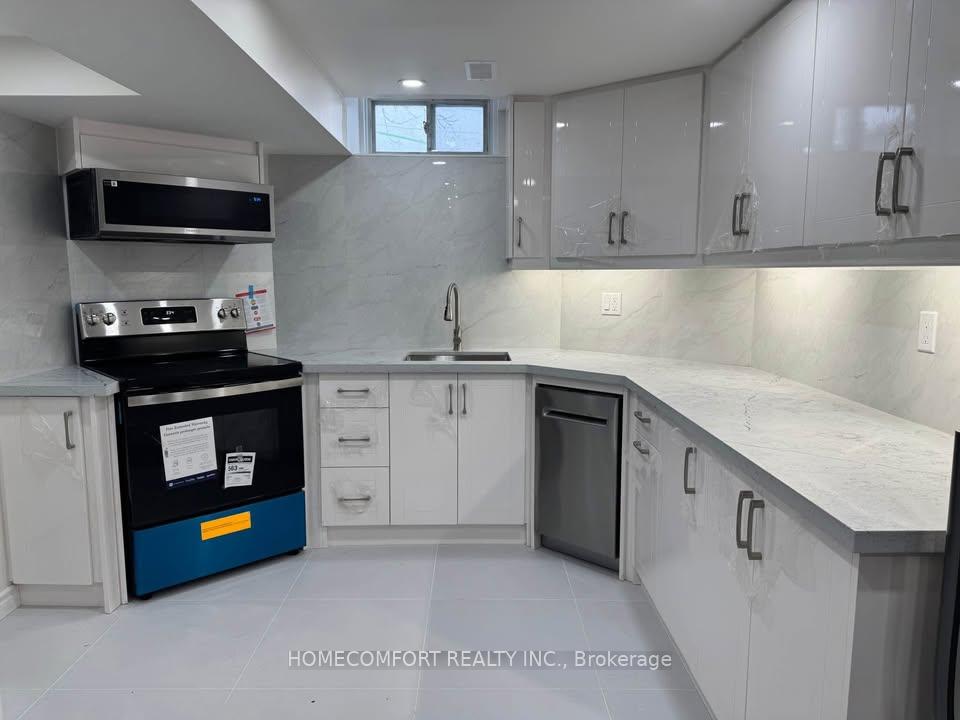 Photo 1 of 10 Ivan Daniels Drive, Markham, Middlefield — HOMEH