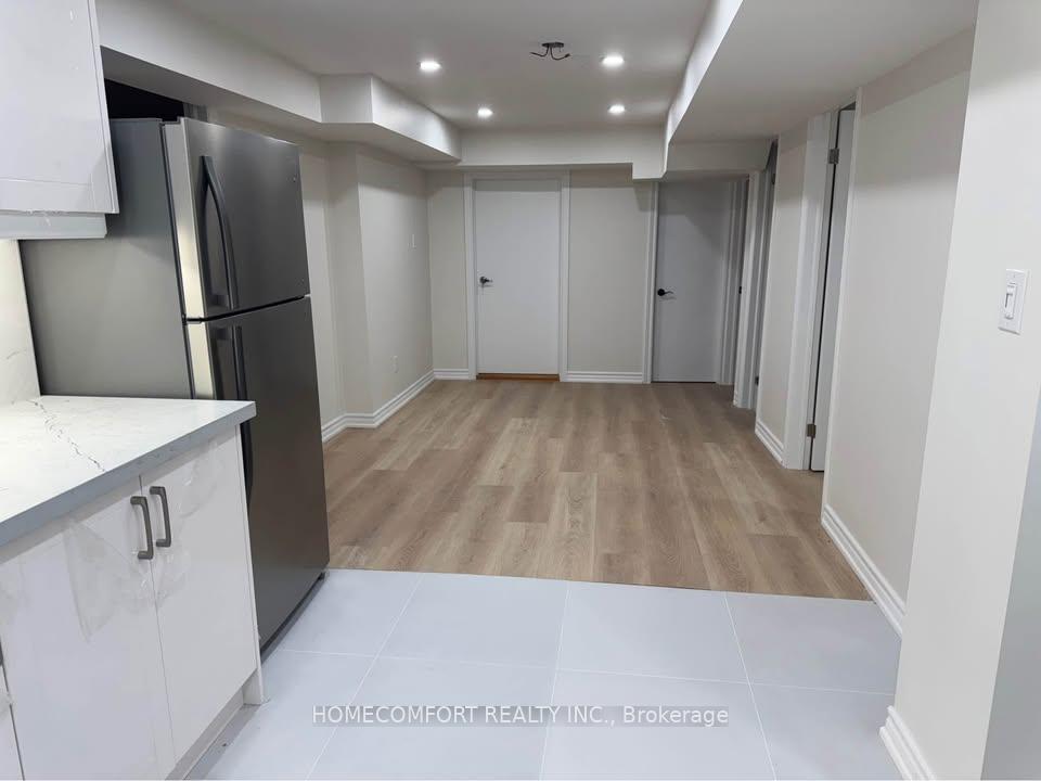 Photo 5 of 10 Ivan Daniels Drive, Markham, Middlefield — HOMEH