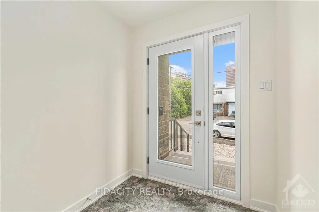 Photo 3 of 634 Hochelaga Street, Ottawa, Carson Meadows — HOMEH
