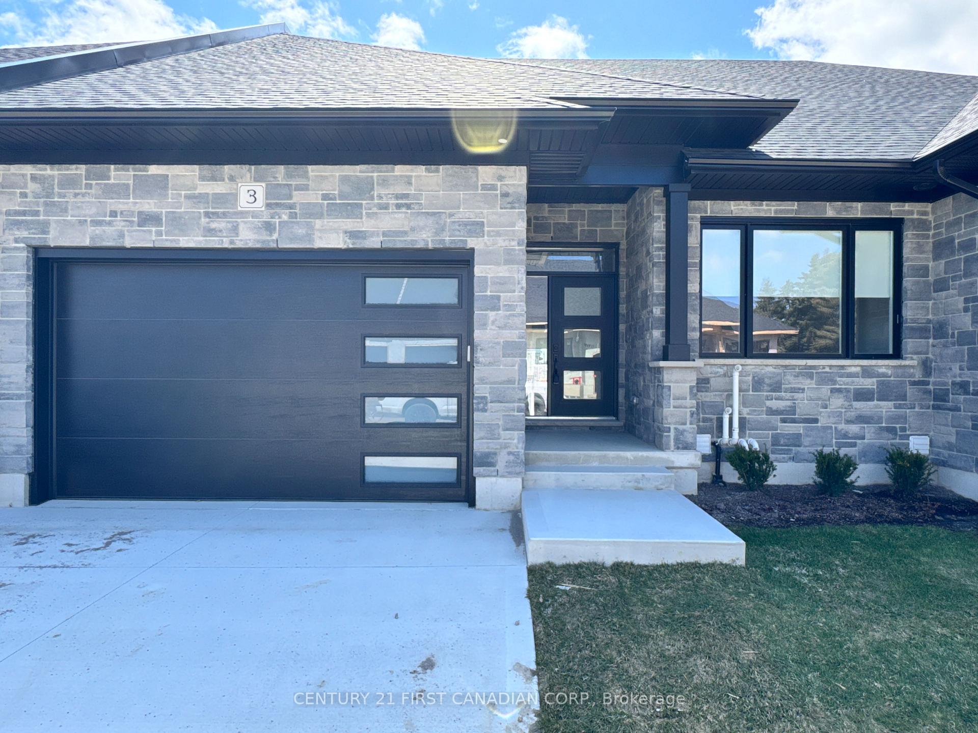 Photo 1 of Unit 3, 32 Postma Crescent, North Middlesex, Alisa Craig — HOMEH