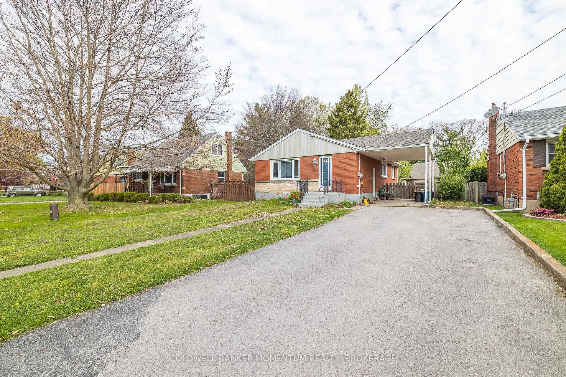 Photo 2 of 6791 O'Neil Street, Niagara Falls, Stamford — HOMEH