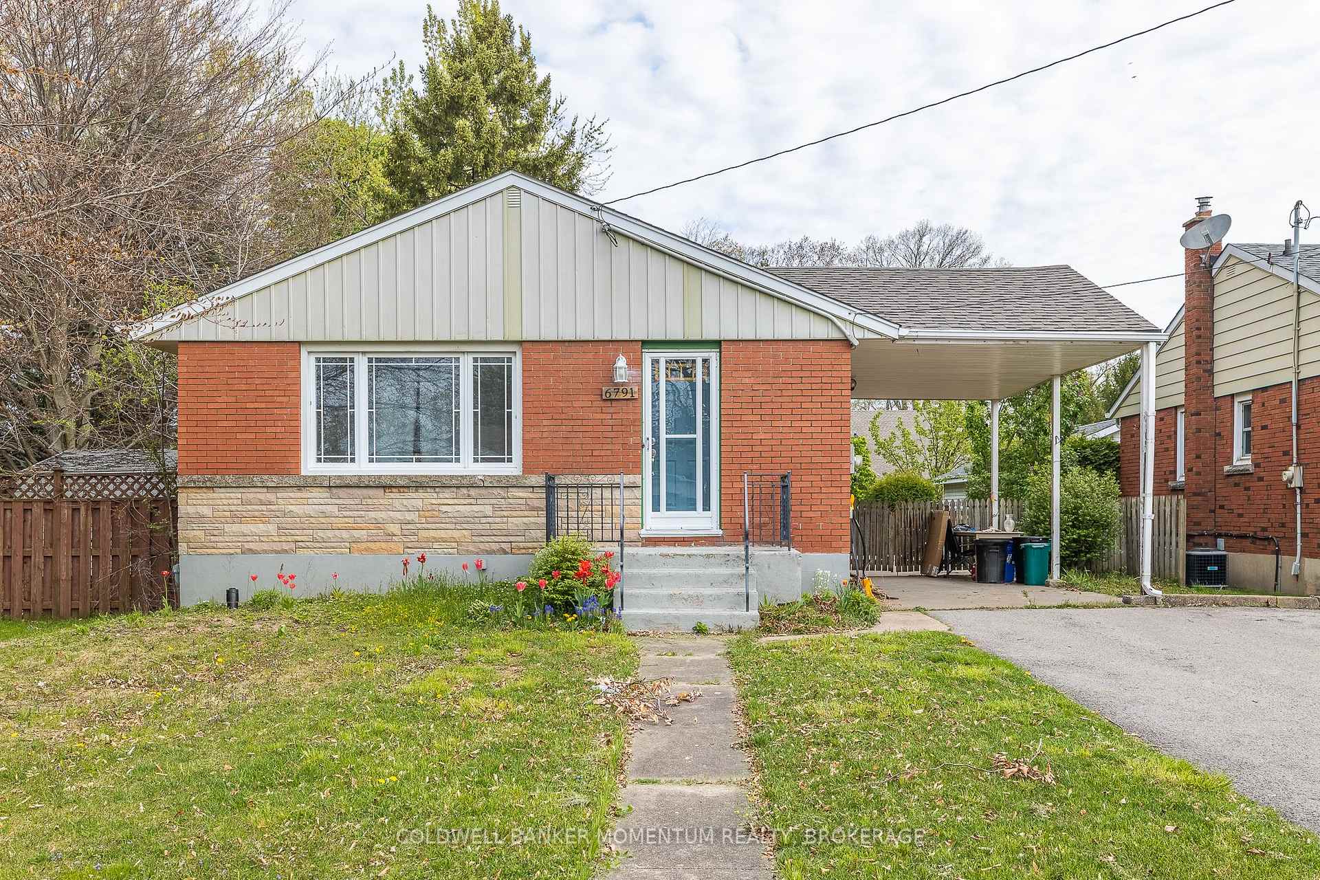 Photo 3 of 6791 O'Neil Street, Niagara Falls, Stamford — HOMEH