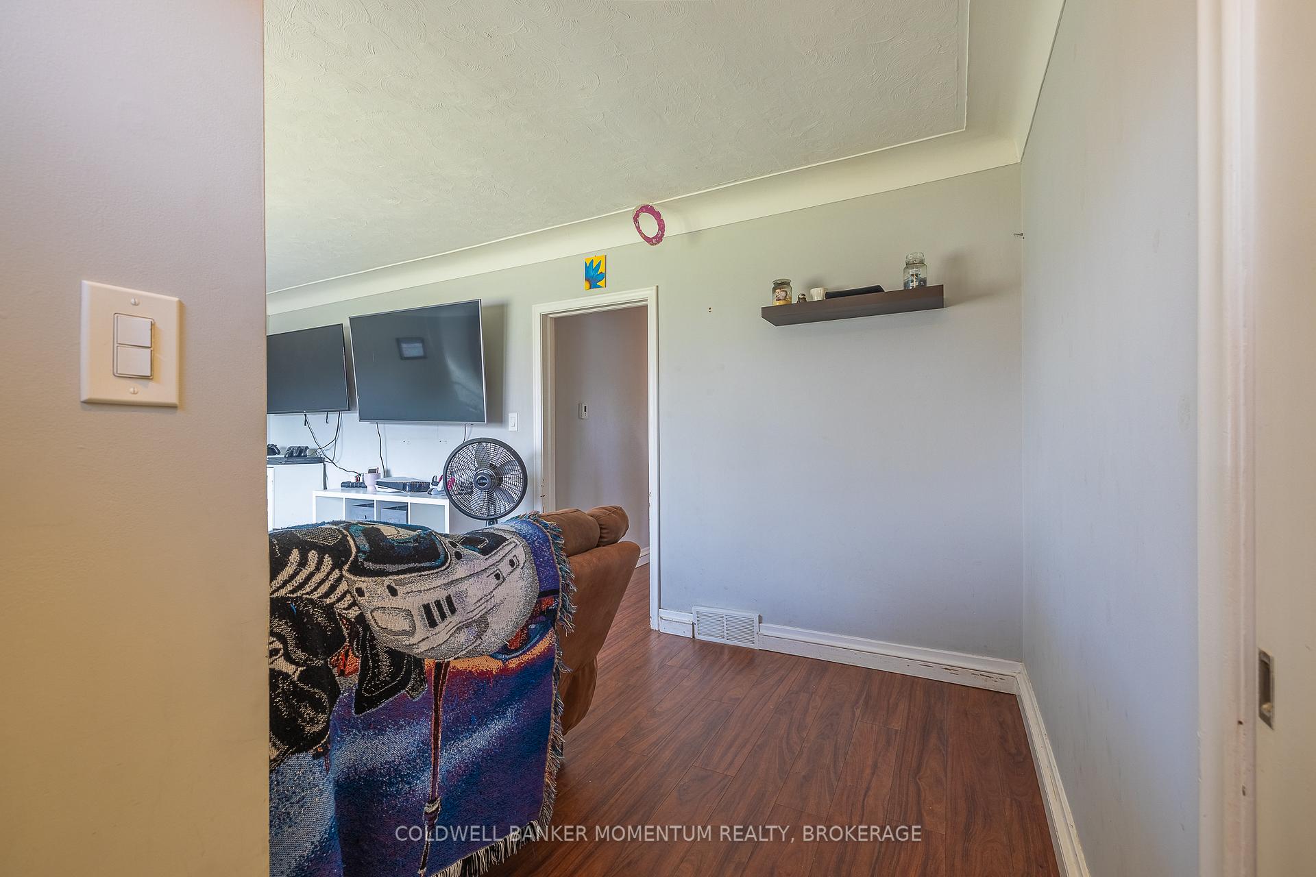 Photo 8 of 6791 O'Neil Street, Niagara Falls, Stamford — HOMEH