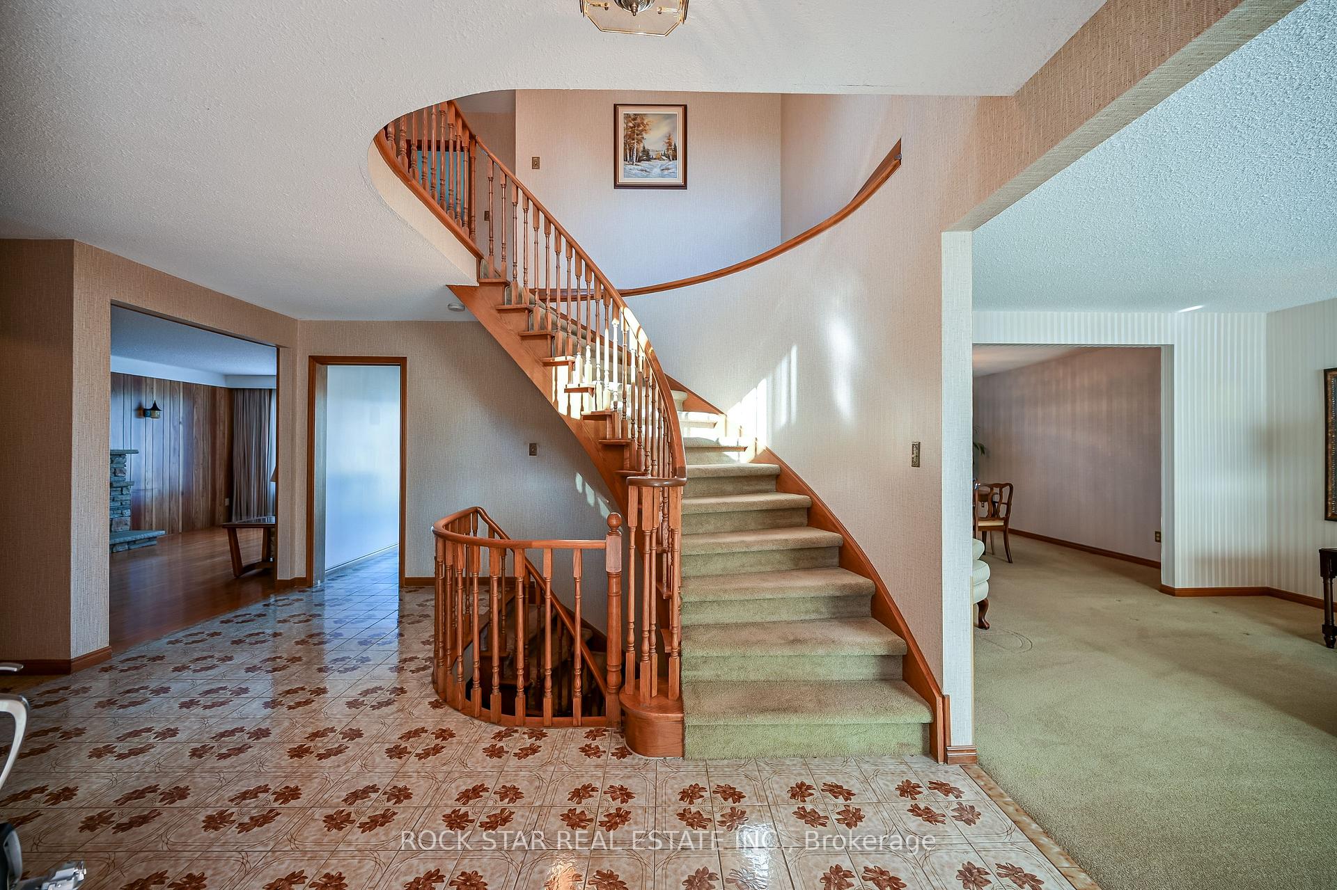 Photo 2 of 321 Creelman Road, Mississauga, Cooksville — HOMEH
