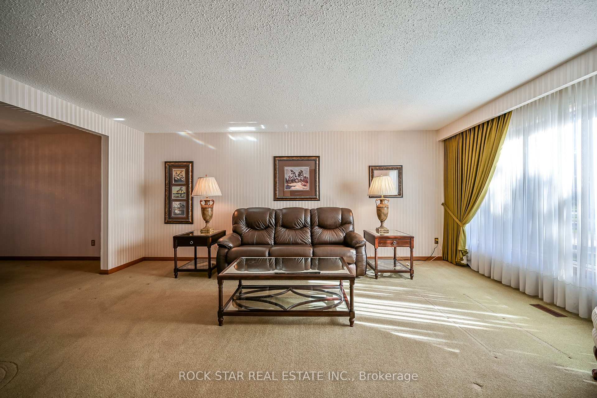 Photo 3 of 321 Creelman Road, Mississauga, Cooksville — HOMEH