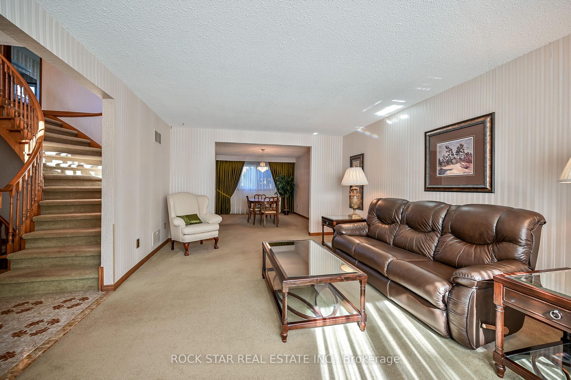 Photo 4 of 321 Creelman Road, Mississauga, Cooksville — HOMEH