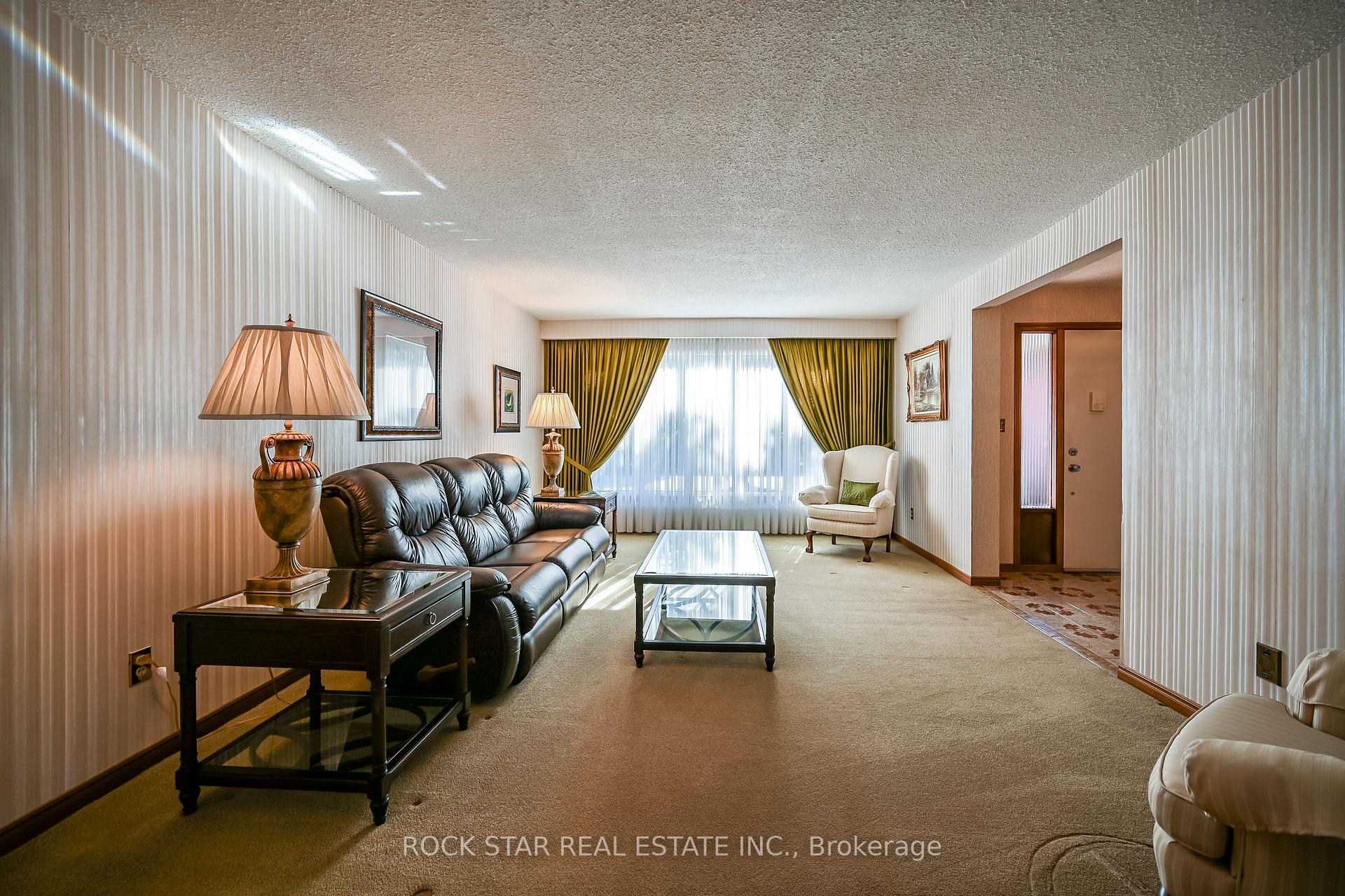 Photo 5 of 321 Creelman Road, Mississauga, Cooksville — HOMEH
