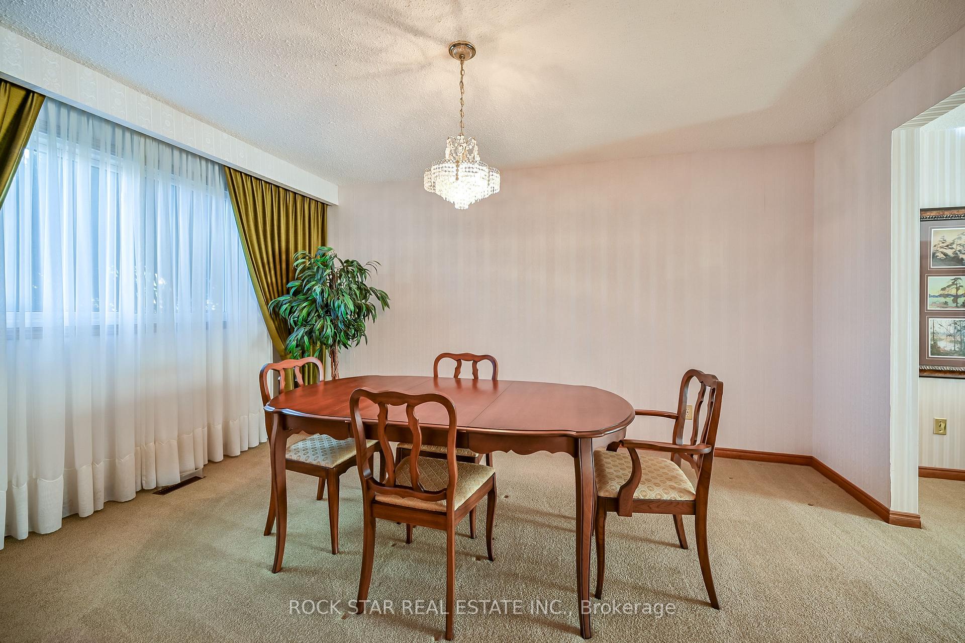 Photo 7 of 321 Creelman Road, Mississauga, Cooksville — HOMEH