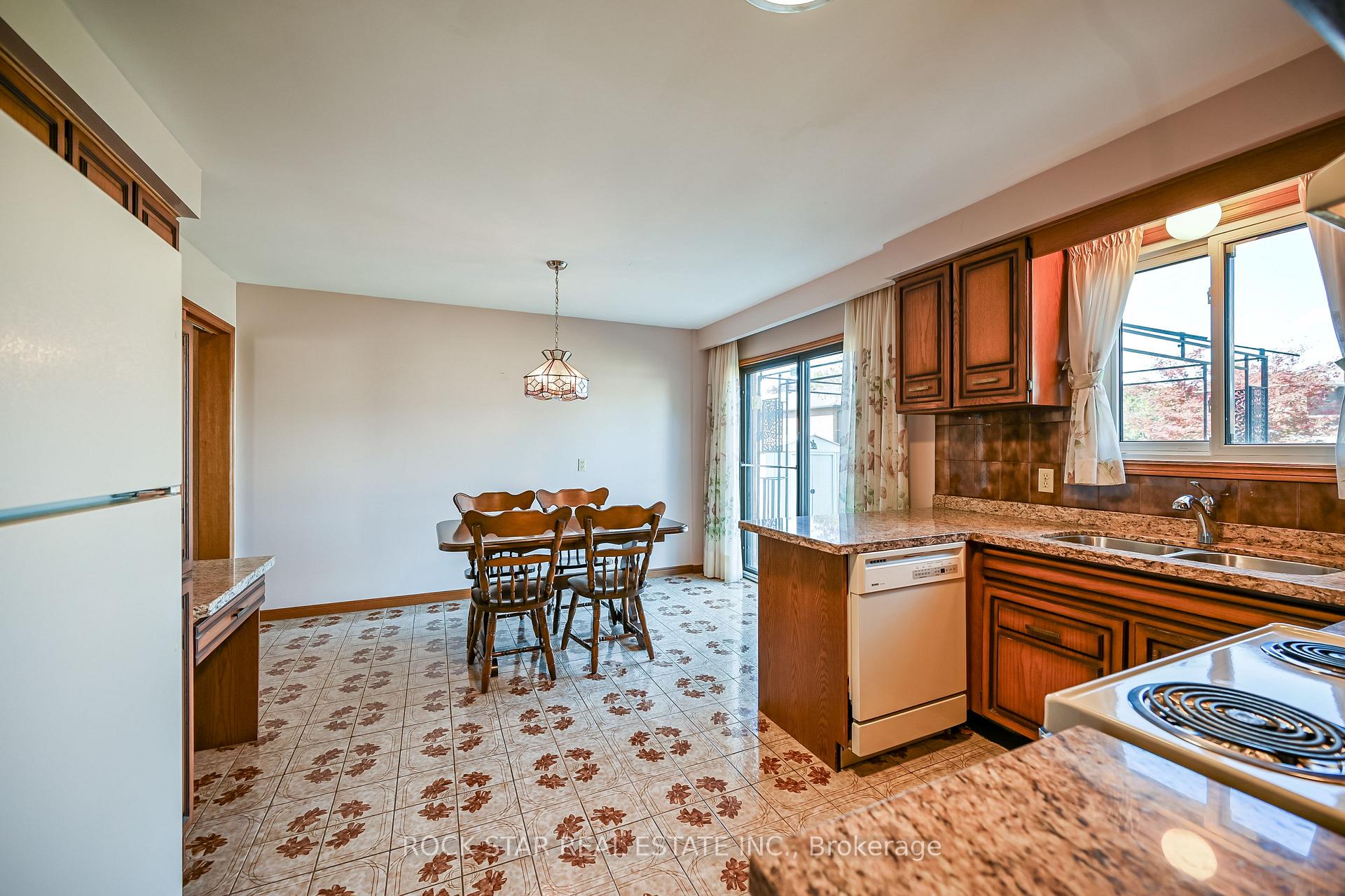 Photo 9 of 321 Creelman Road, Mississauga, Cooksville — HOMEH