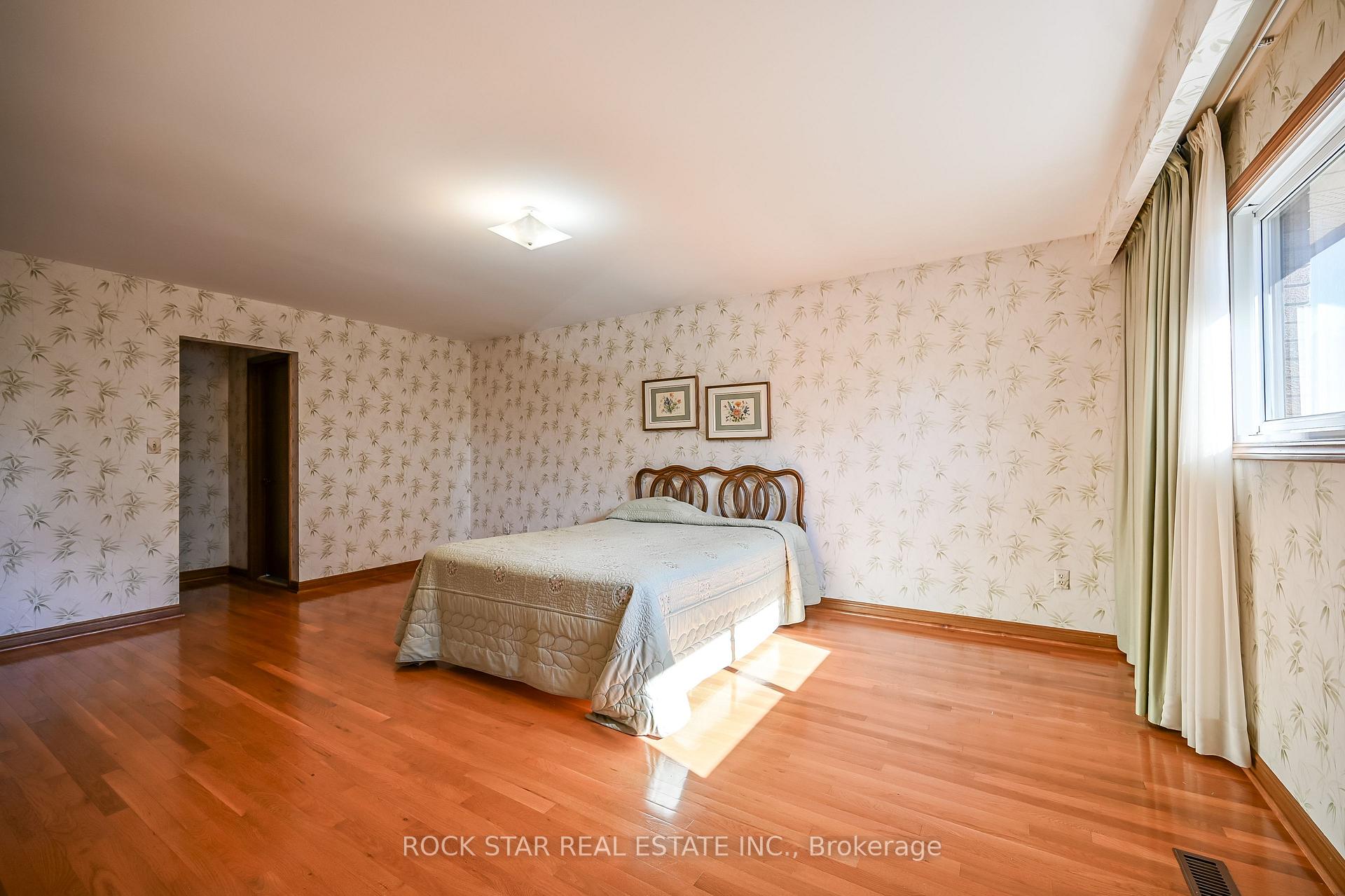 Photo 18 of 321 Creelman Road, Mississauga, Cooksville — HOMEH