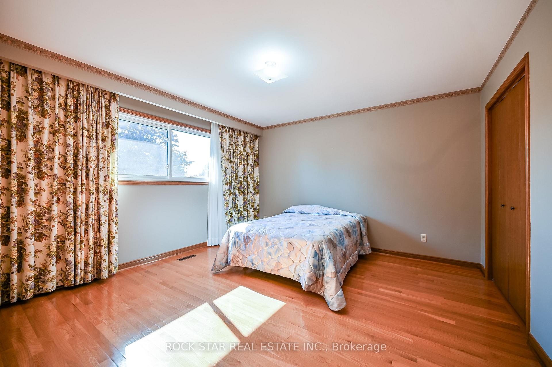 Photo 24 of 321 Creelman Road, Mississauga, Cooksville — HOMEH