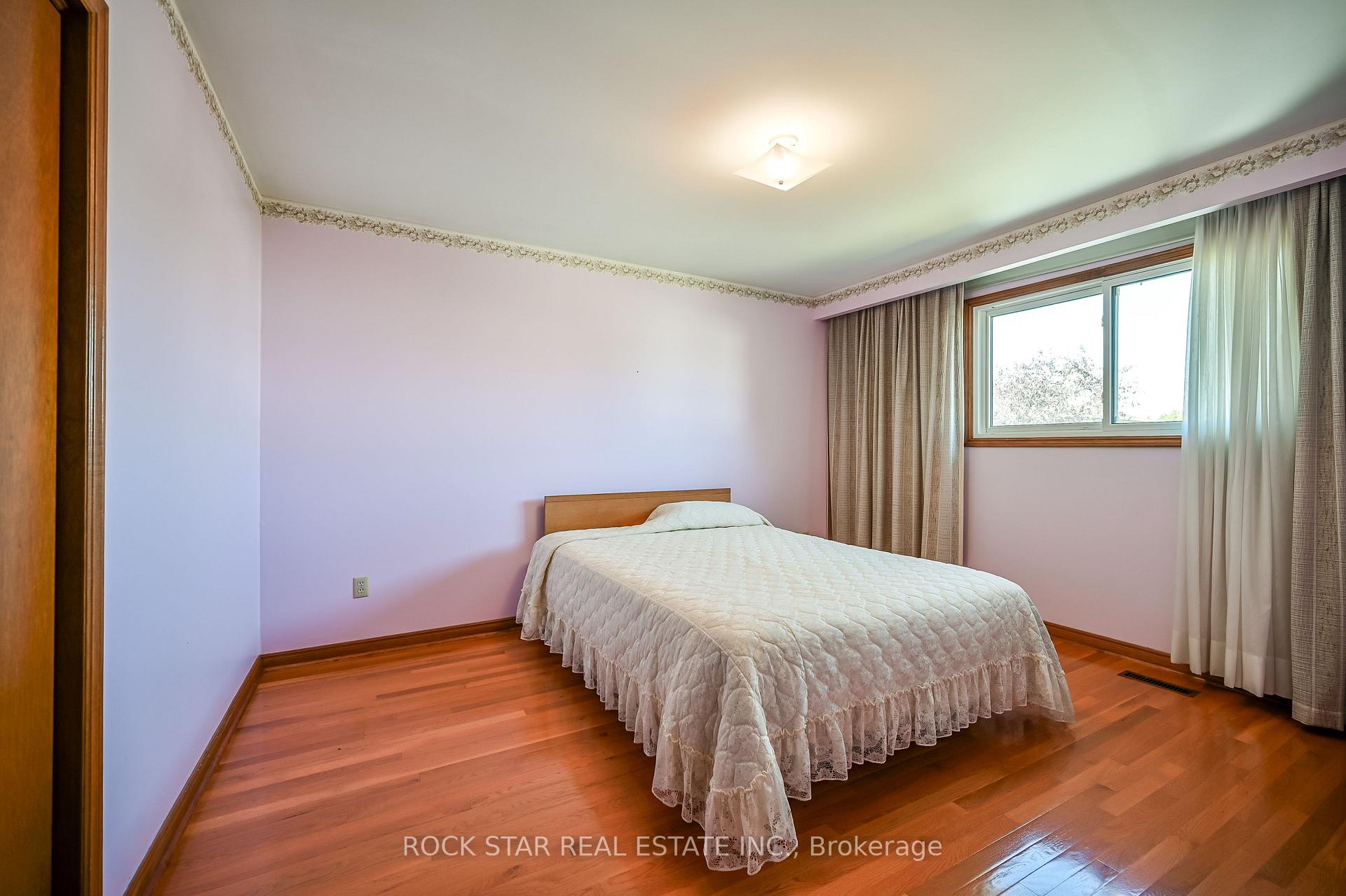 Photo 25 of 321 Creelman Road, Mississauga, Cooksville — HOMEH